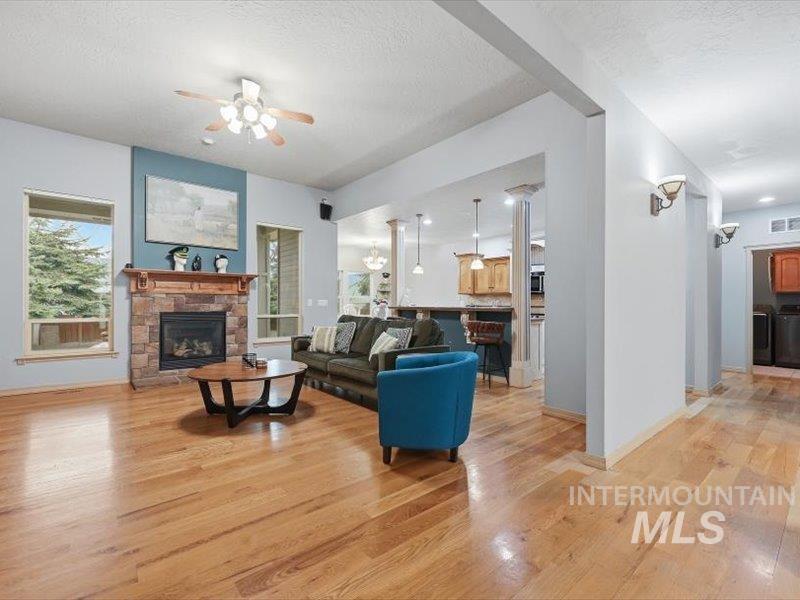 2684 W Lost Rapids, Meridian, Idaho 83646, 4 Bedrooms, 2.5 Bathrooms, Residential For Sale, Price $799,900,MLS 98975309