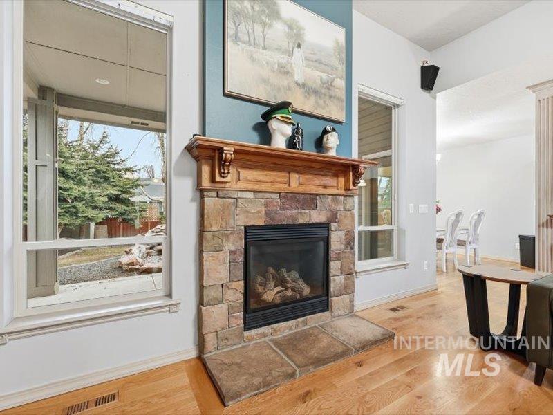 2684 W Lost Rapids, Meridian, Idaho 83646, 4 Bedrooms, 2.5 Bathrooms, Residential For Sale, Price $799,900,MLS 98975309