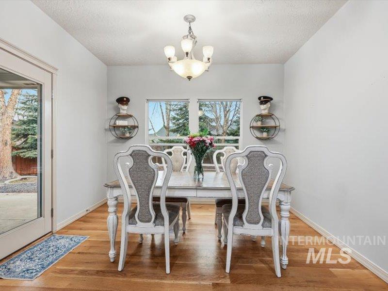 2684 W Lost Rapids, Meridian, Idaho 83646, 4 Bedrooms, 2.5 Bathrooms, Residential For Sale, Price $799,900,MLS 98975309