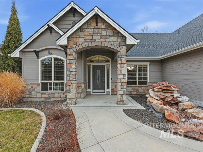 2684 W Lost Rapids, Meridian, Idaho 83646, 4 Bedrooms, 2.5 Bathrooms, Residential For Sale, Price $799,900,MLS 98975309