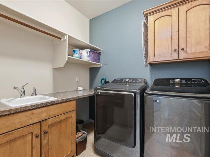 2684 W Lost Rapids, Meridian, Idaho 83646, 4 Bedrooms, 2.5 Bathrooms, Residential For Sale, Price $799,900,MLS 98975309