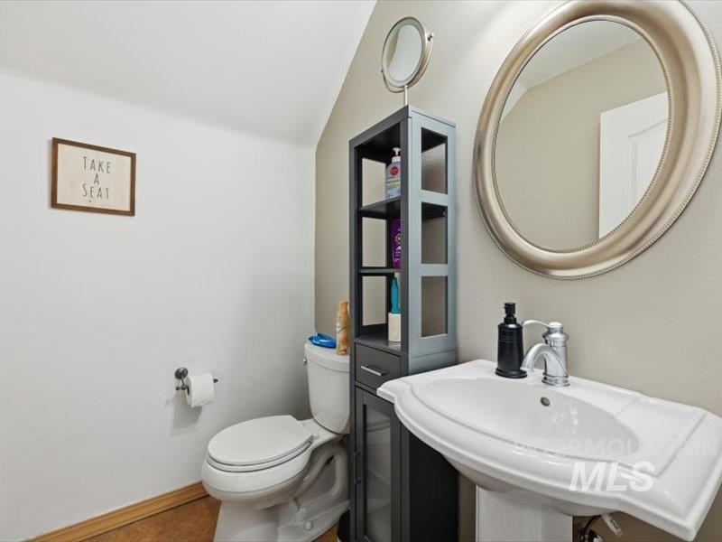 2684 W Lost Rapids, Meridian, Idaho 83646, 4 Bedrooms, 2.5 Bathrooms, Residential For Sale, Price $799,900,MLS 98975309