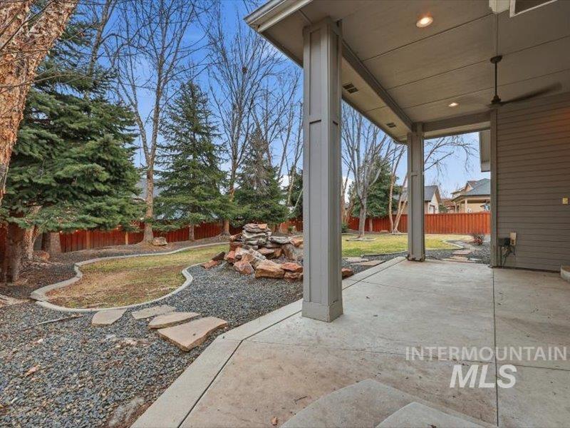 2684 W Lost Rapids, Meridian, Idaho 83646, 4 Bedrooms, 2.5 Bathrooms, Residential For Sale, Price $799,900,MLS 98975309