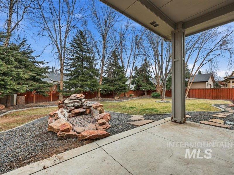 2684 W Lost Rapids, Meridian, Idaho 83646, 4 Bedrooms, 2.5 Bathrooms, Residential For Sale, Price $799,900,MLS 98975309