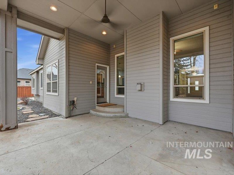 2684 W Lost Rapids, Meridian, Idaho 83646, 4 Bedrooms, 2.5 Bathrooms, Residential For Sale, Price $799,900,MLS 98975309