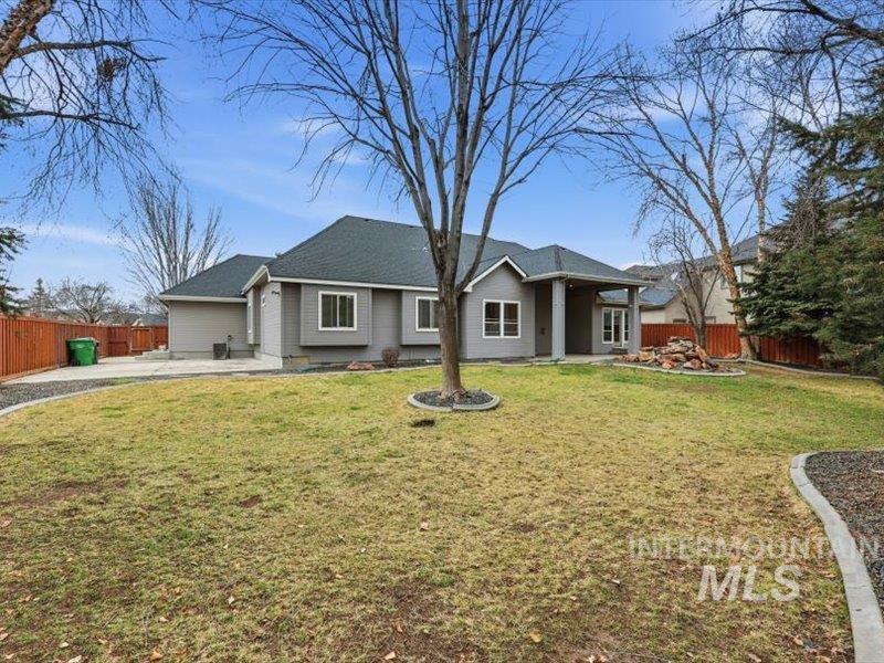 2684 W Lost Rapids, Meridian, Idaho 83646, 4 Bedrooms, 2.5 Bathrooms, Residential For Sale, Price $799,900,MLS 98975309