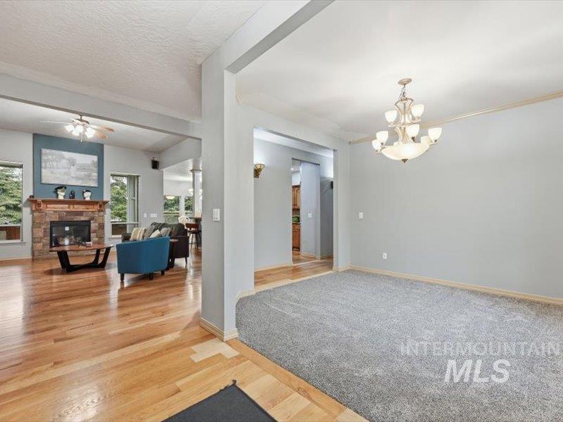 2684 W Lost Rapids, Meridian, Idaho 83646, 4 Bedrooms, 2.5 Bathrooms, Residential For Sale, Price $799,900,MLS 98975309