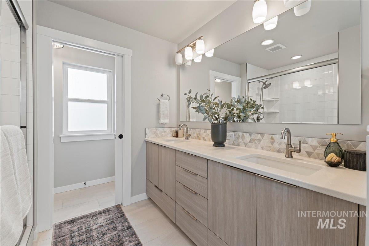 10239 Silversun St, Nampa, Idaho 83687, 4 Bedrooms, 2.5 Bathrooms, Residential For Sale, Price $470,000,MLS 98975310