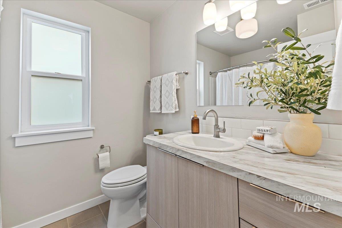 10239 Silversun St, Nampa, Idaho 83687, 4 Bedrooms, 2.5 Bathrooms, Residential For Sale, Price $470,000,MLS 98975310