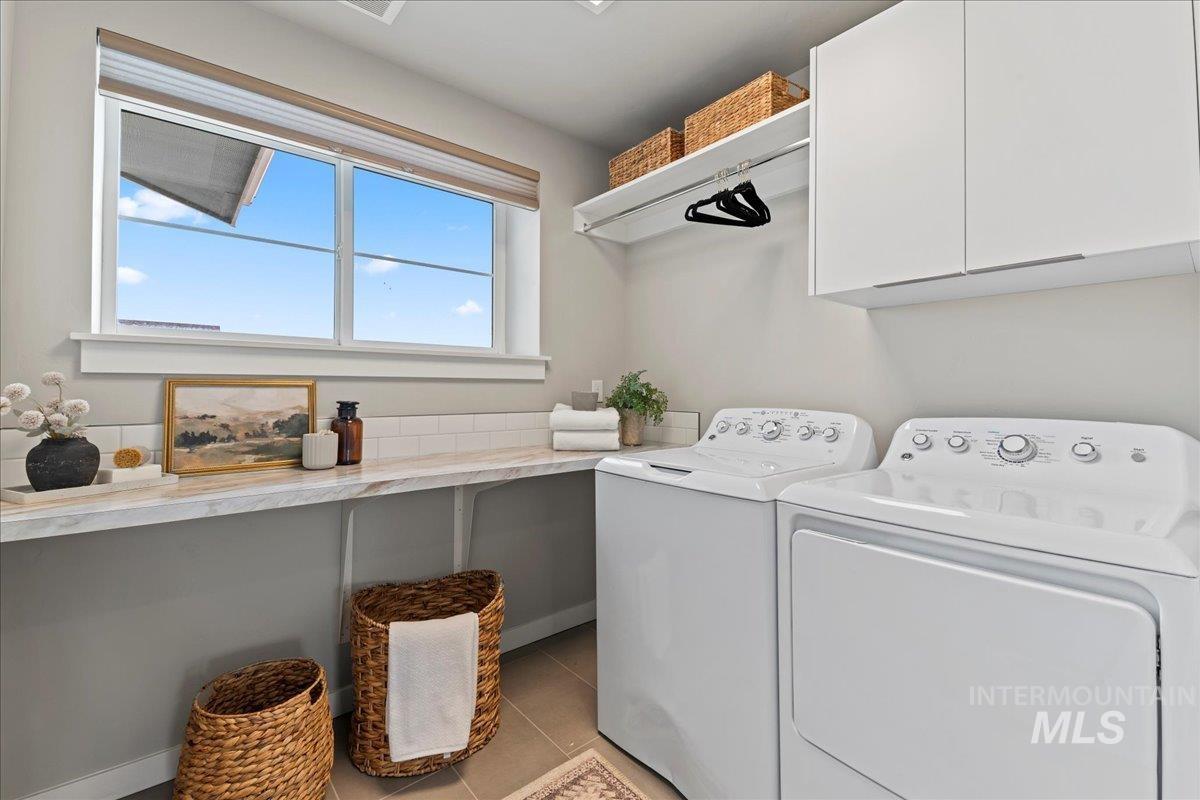 10239 Silversun St, Nampa, Idaho 83687, 4 Bedrooms, 2.5 Bathrooms, Residential For Sale, Price $470,000,MLS 98975310