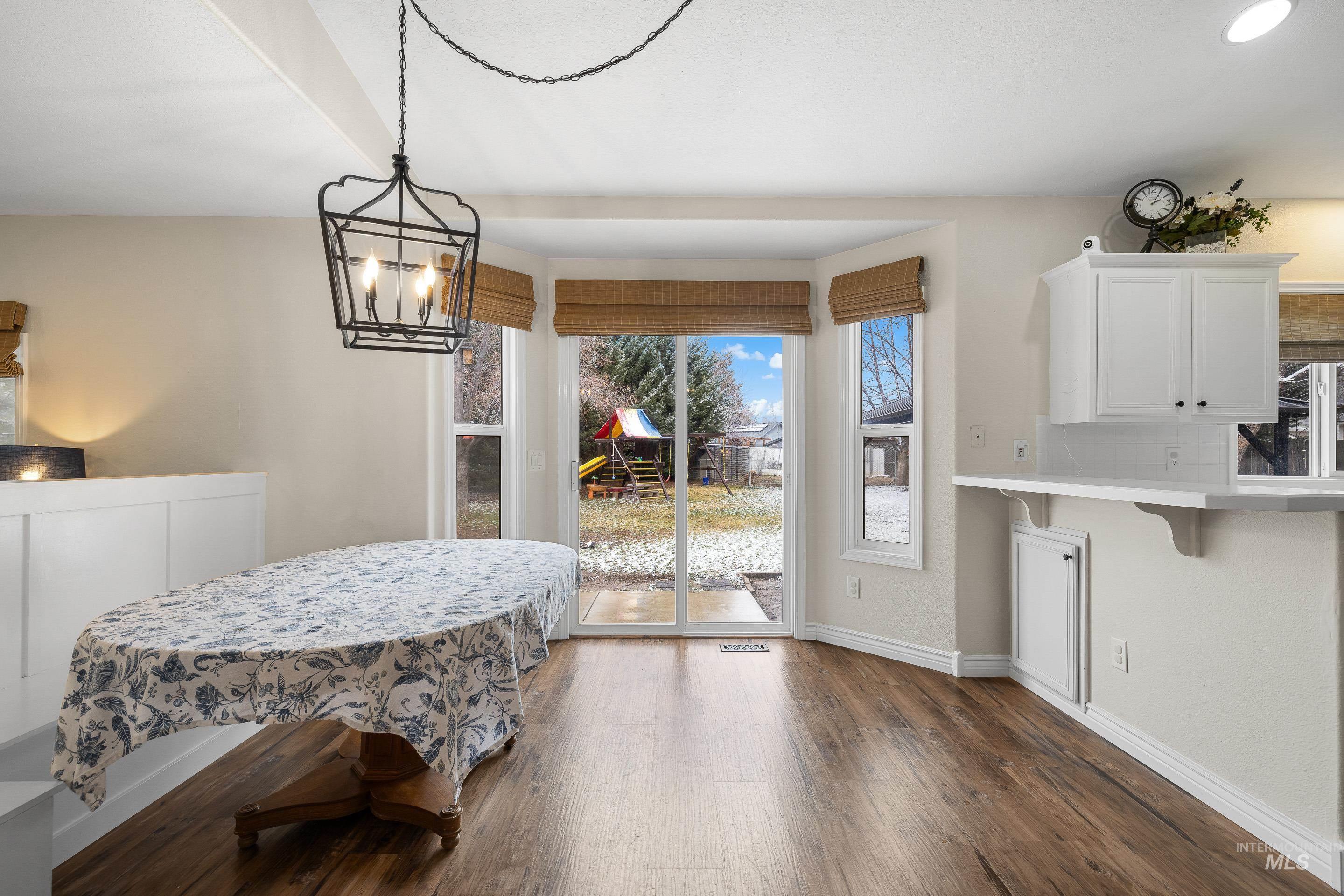 2600 W Creekstone, Meridian, Idaho 83642, 4 Bedrooms, 3 Bathrooms, Residential For Sale, Price $475,000,MLS 98975311