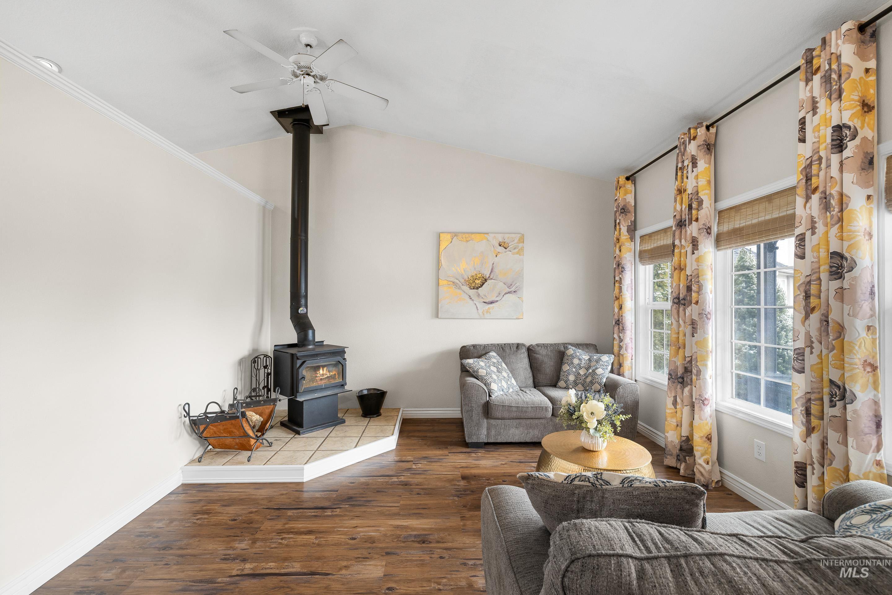 2600 W Creekstone, Meridian, Idaho 83642, 4 Bedrooms, 3 Bathrooms, Residential For Sale, Price $475,000,MLS 98975311