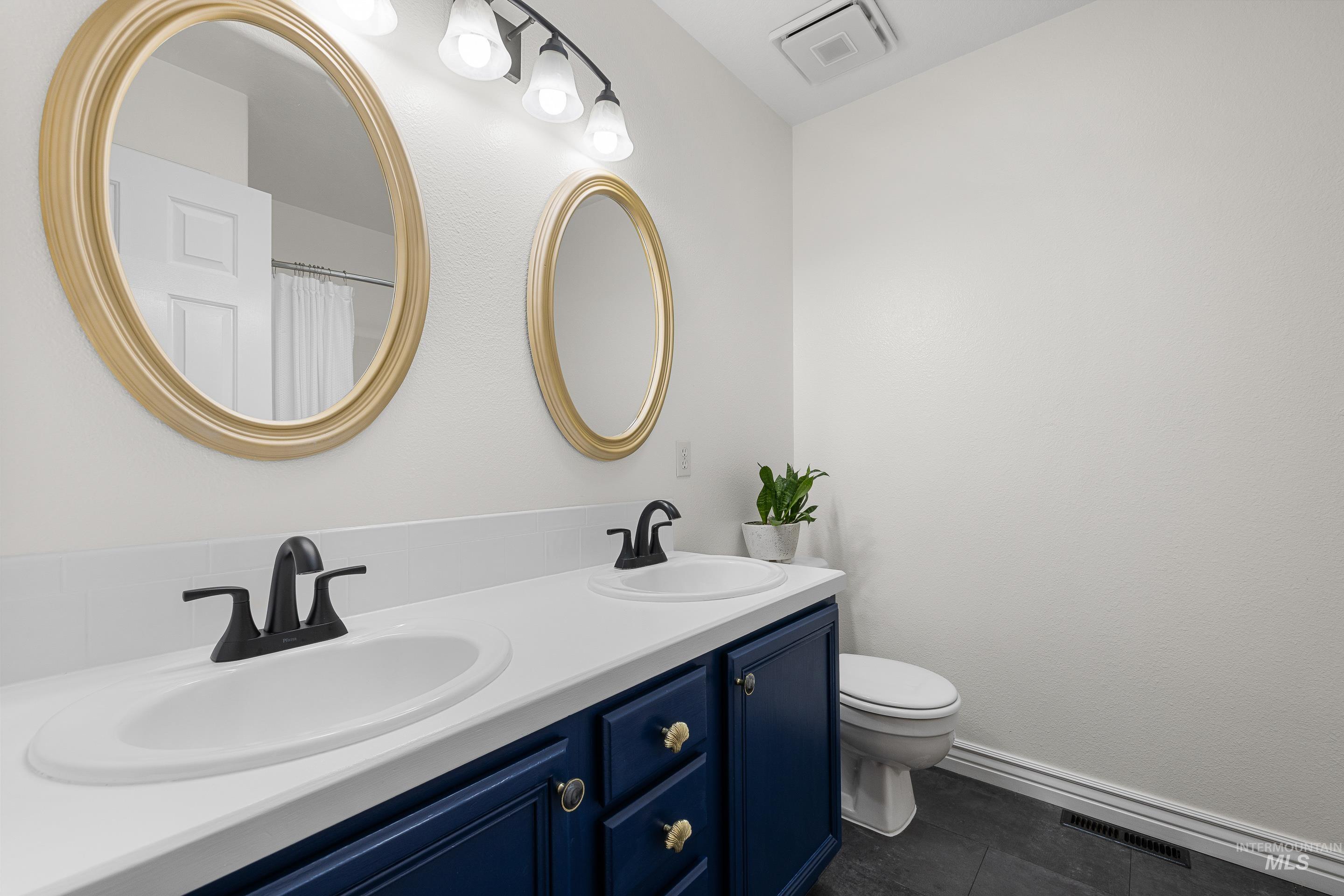 2600 W Creekstone, Meridian, Idaho 83642, 4 Bedrooms, 3 Bathrooms, Residential For Sale, Price $475,000,MLS 98975311