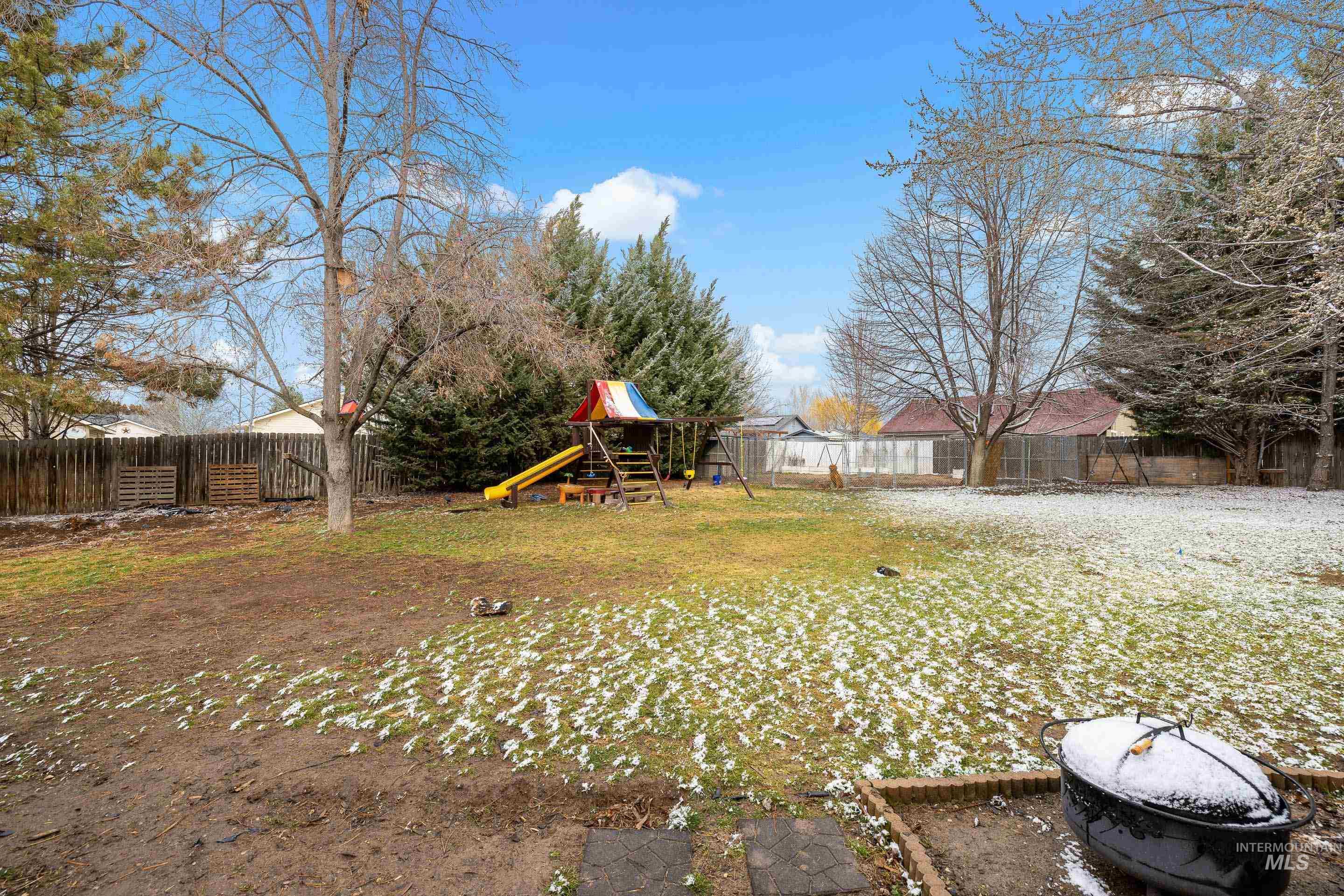 2600 W Creekstone, Meridian, Idaho 83642, 4 Bedrooms, 3 Bathrooms, Residential For Sale, Price $475,000,MLS 98975311