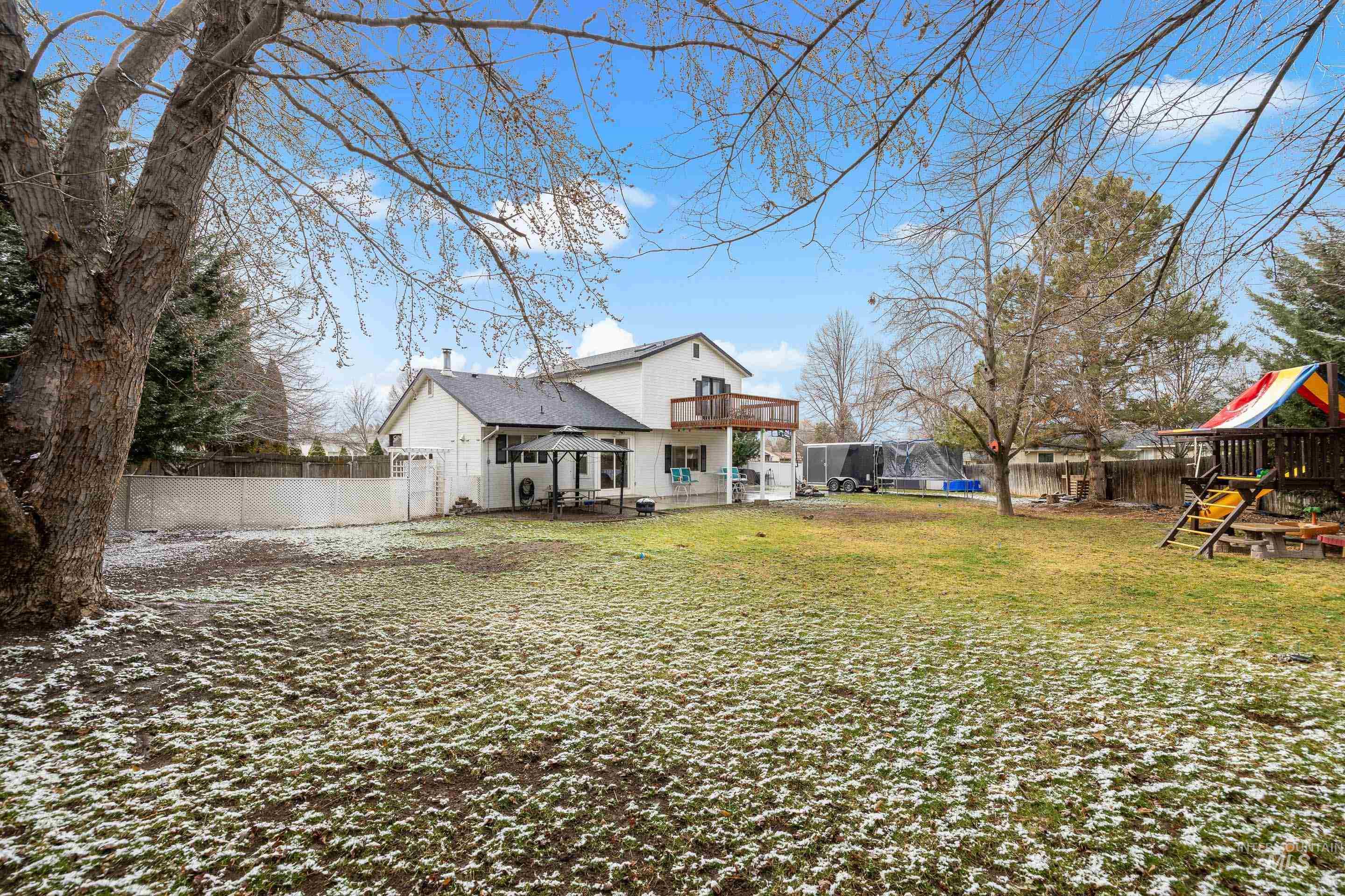 2600 W Creekstone, Meridian, Idaho 83642, 4 Bedrooms, 3 Bathrooms, Residential For Sale, Price $475,000,MLS 98975311