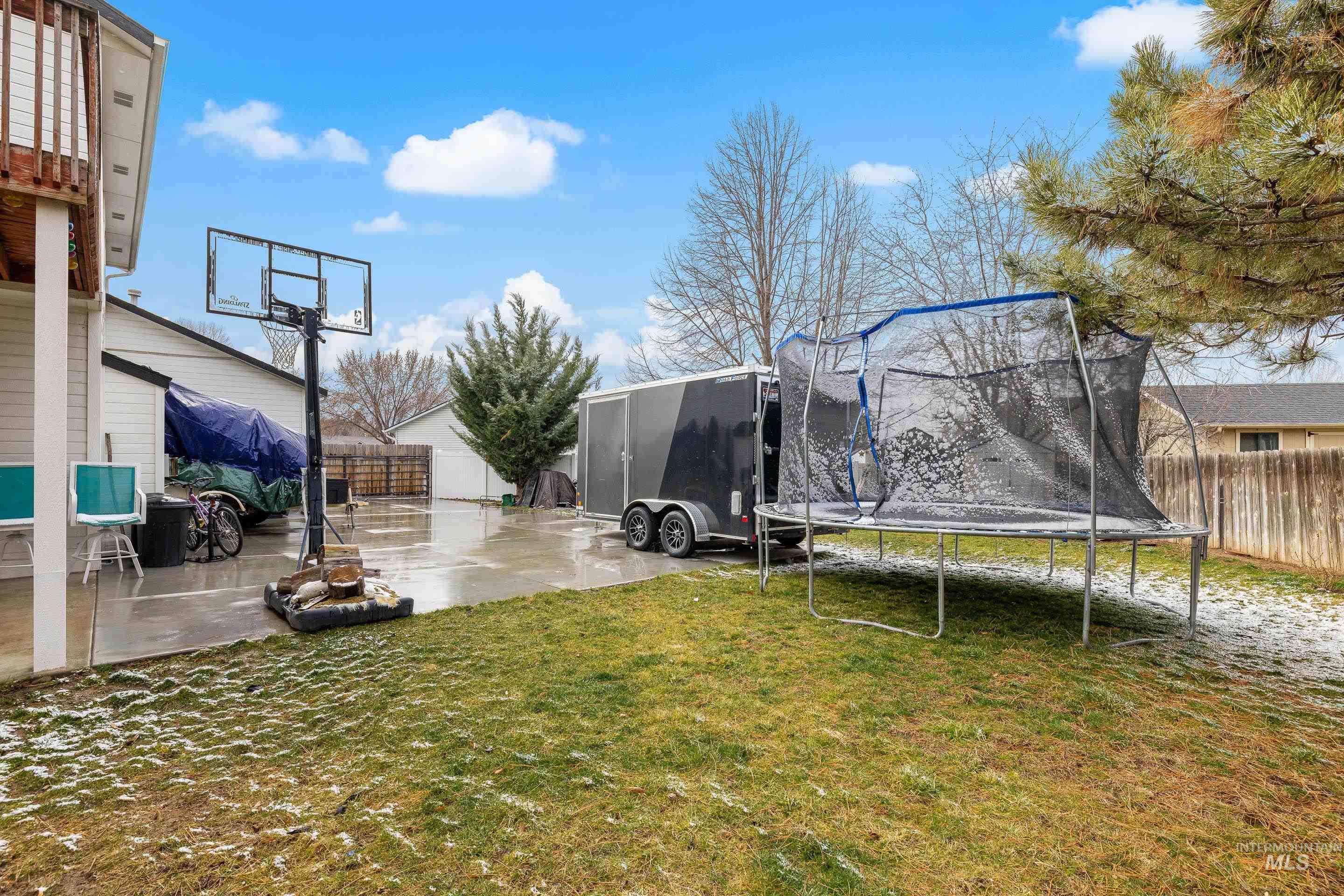 2600 W Creekstone, Meridian, Idaho 83642, 4 Bedrooms, 3 Bathrooms, Residential For Sale, Price $475,000,MLS 98975311