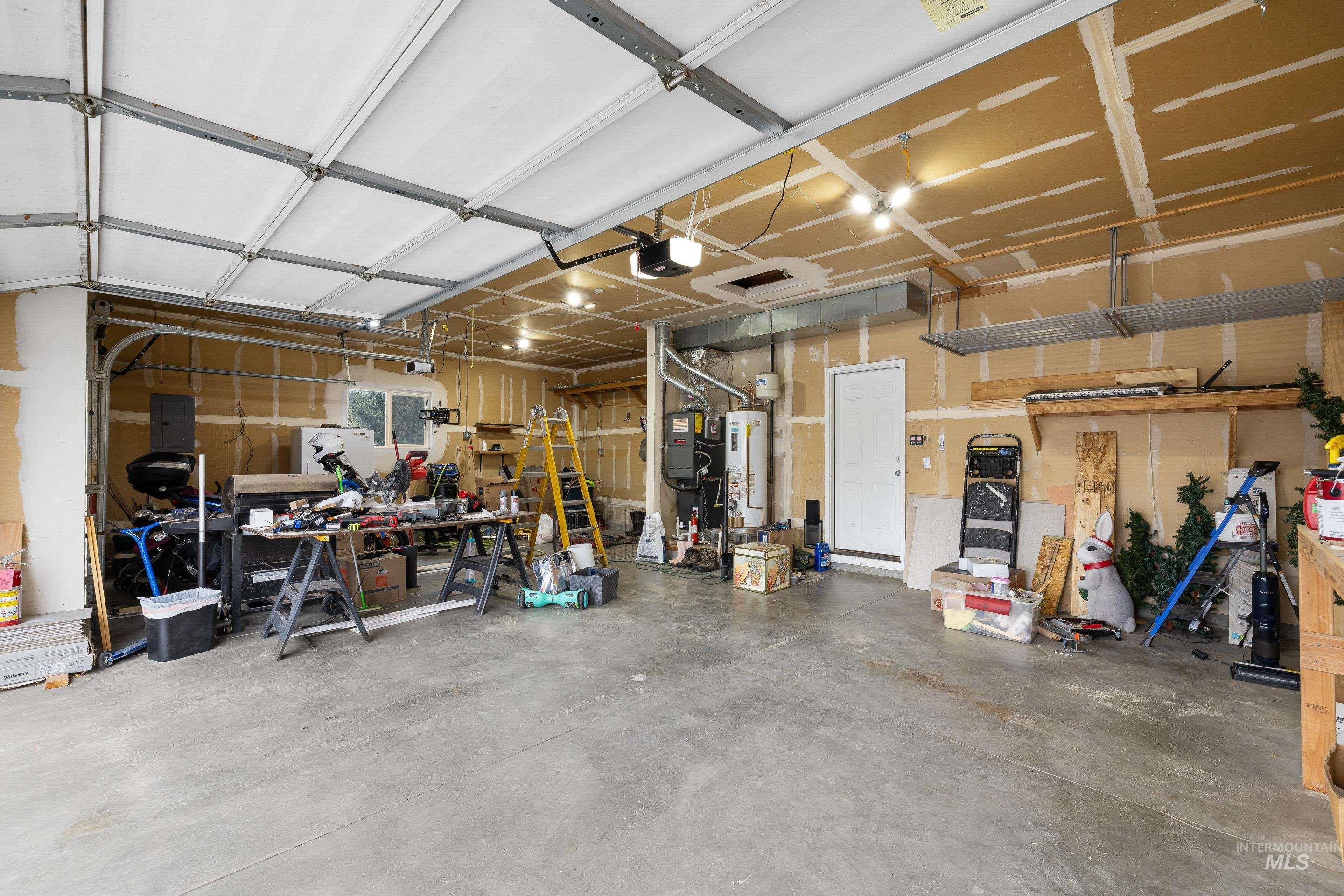 2600 W Creekstone, Meridian, Idaho 83642, 4 Bedrooms, 3 Bathrooms, Residential For Sale, Price $475,000,MLS 98975311