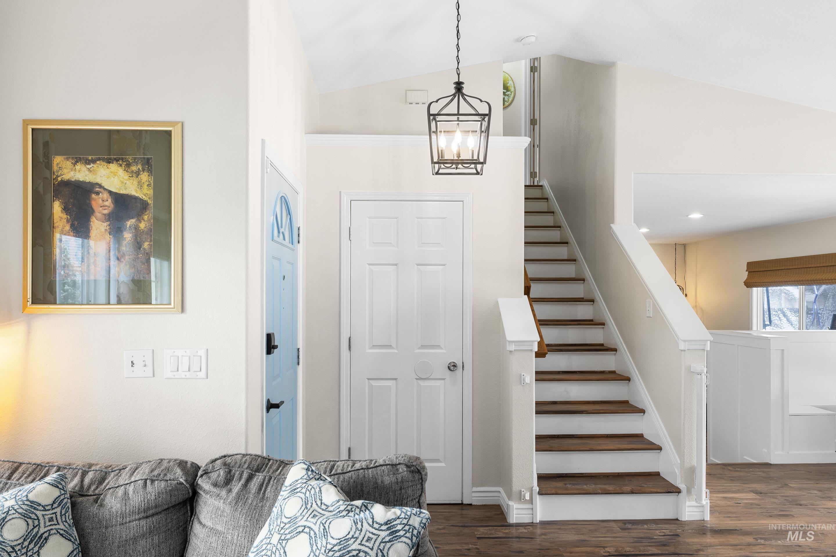 2600 W Creekstone, Meridian, Idaho 83642, 4 Bedrooms, 3 Bathrooms, Residential For Sale, Price $475,000,MLS 98975311