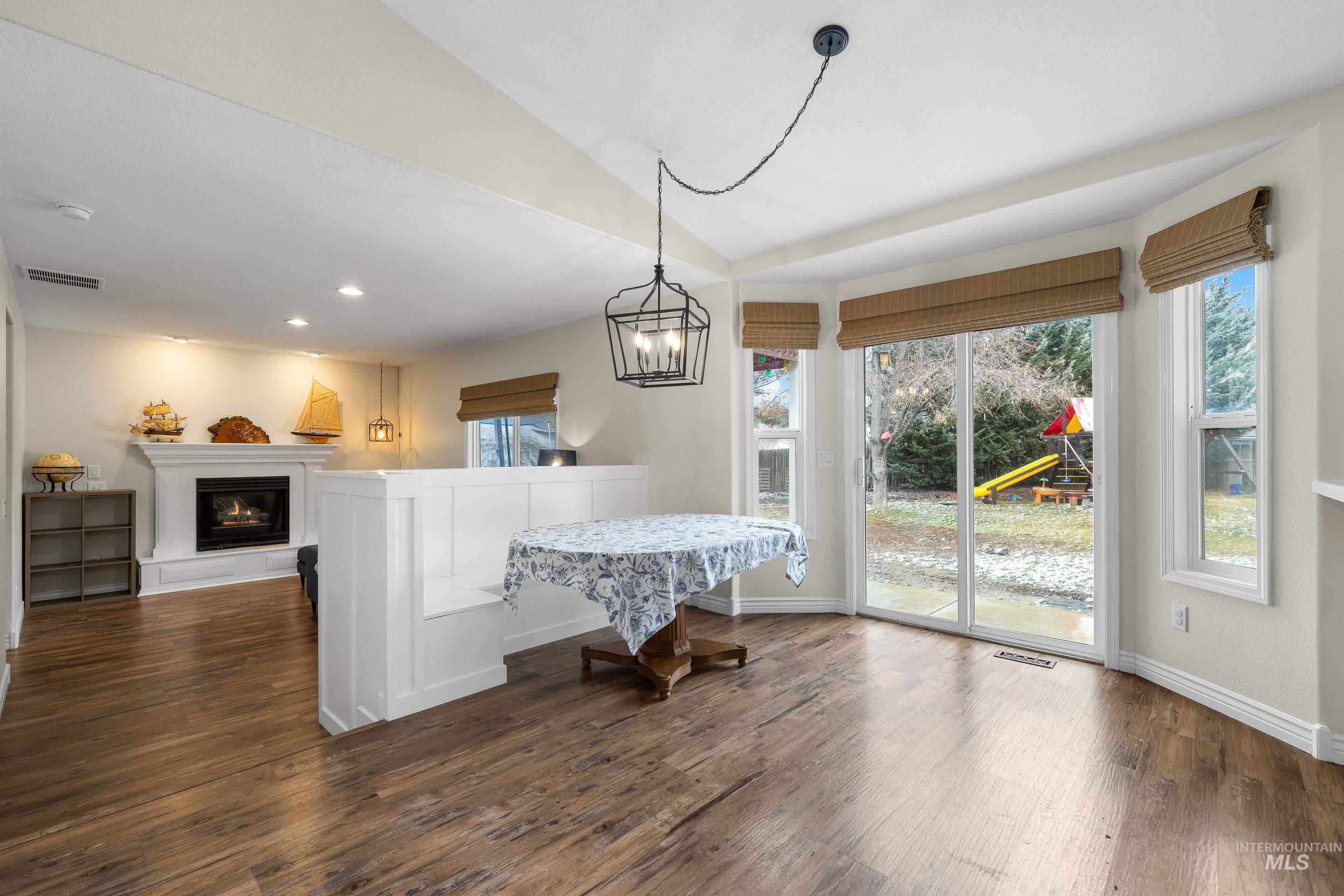 2600 W Creekstone, Meridian, Idaho 83642, 4 Bedrooms, 3 Bathrooms, Residential For Sale, Price $475,000,MLS 98975311