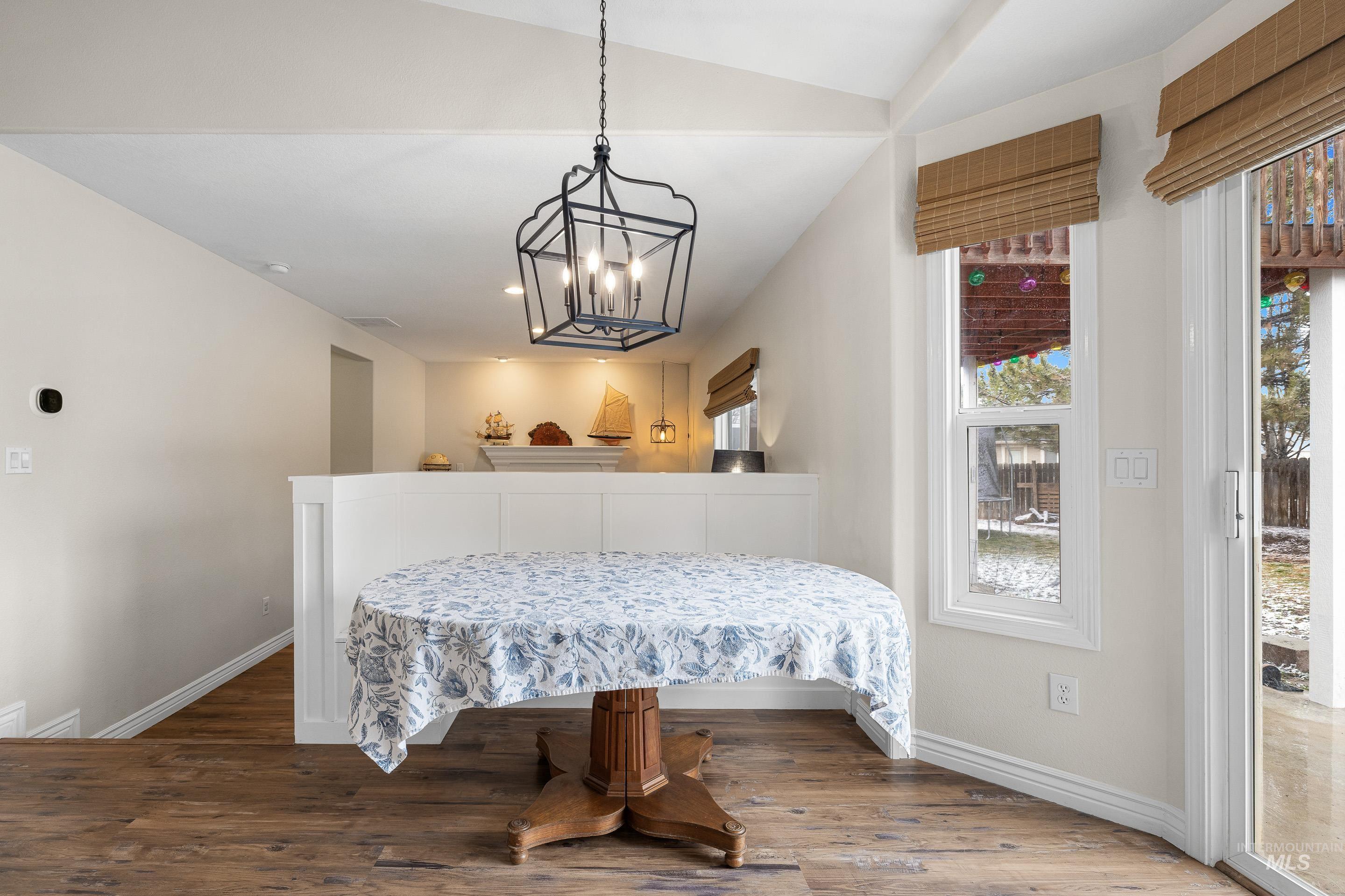 2600 W Creekstone, Meridian, Idaho 83642, 4 Bedrooms, 3 Bathrooms, Residential For Sale, Price $475,000,MLS 98975311