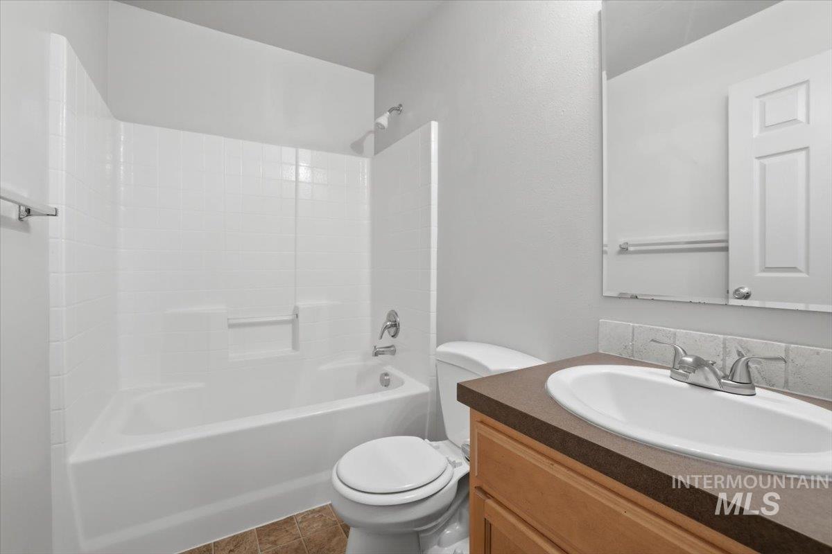 250 W White Sands Dr., Meridian, Idaho 83646, 3 Bedrooms, 2 Bathrooms, Residential For Sale, Price $409,999,MLS 98975312