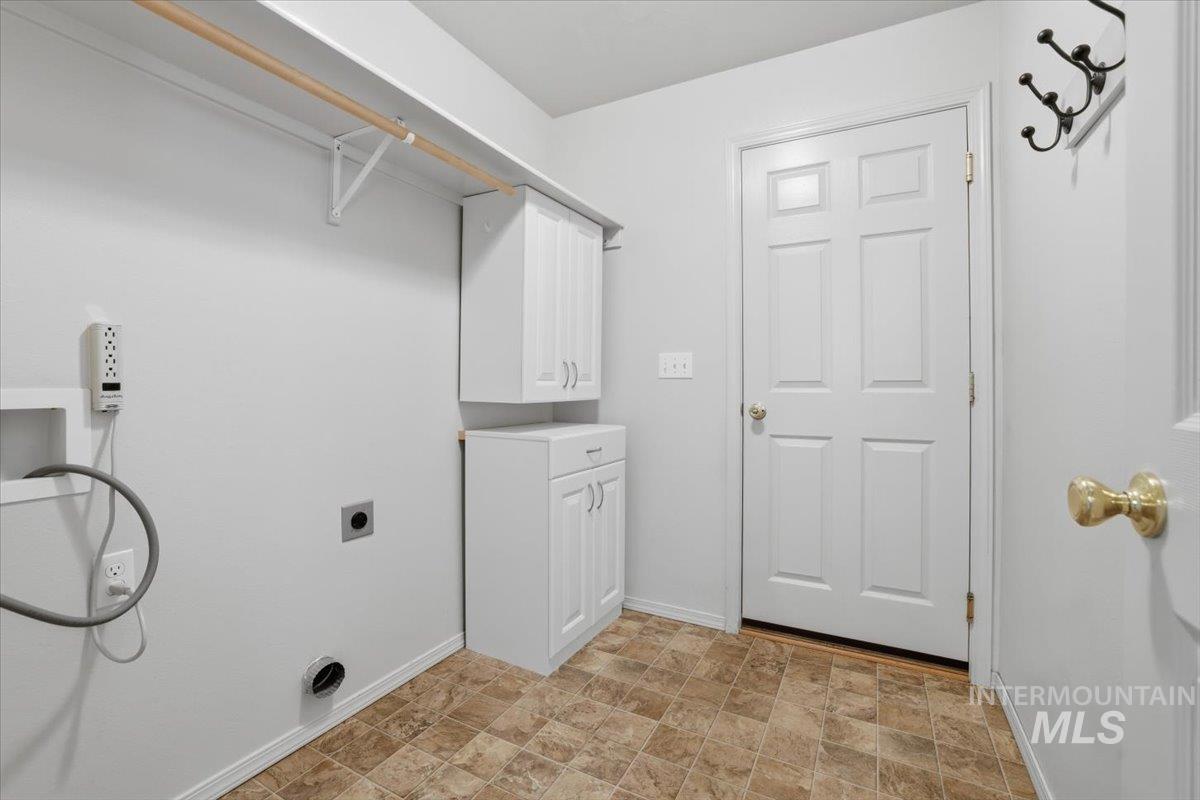 250 W White Sands Dr., Meridian, Idaho 83646, 3 Bedrooms, 2 Bathrooms, Residential For Sale, Price $409,999,MLS 98975312