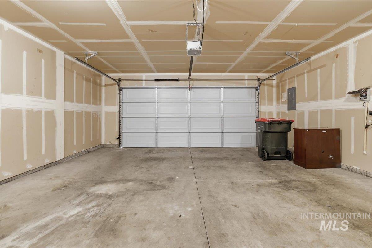 250 W White Sands Dr., Meridian, Idaho 83646, 3 Bedrooms, 2 Bathrooms, Residential For Sale, Price $409,999,MLS 98975312