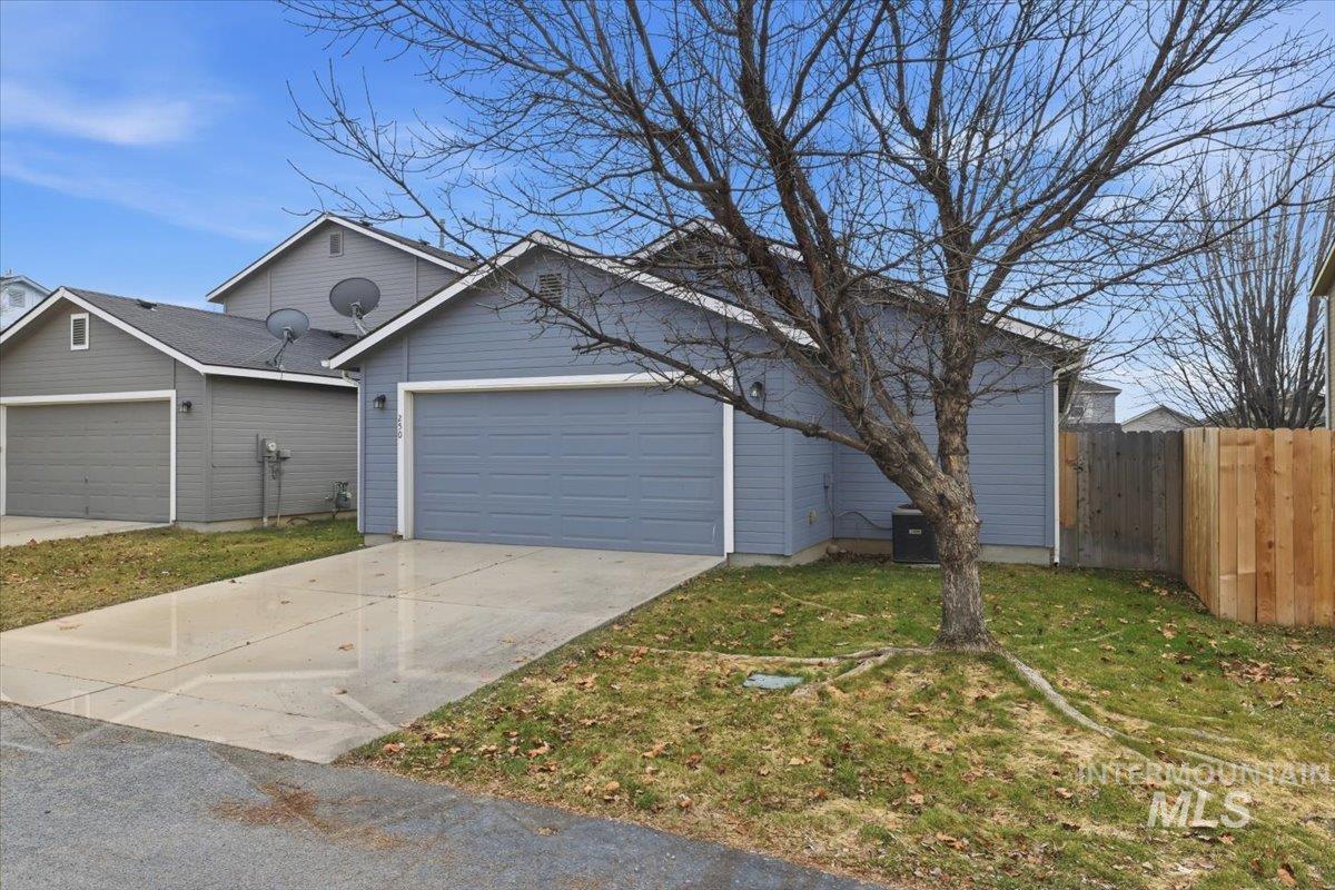 250 W White Sands Dr., Meridian, Idaho 83646, 3 Bedrooms, 2 Bathrooms, Residential For Sale, Price $409,999,MLS 98975312