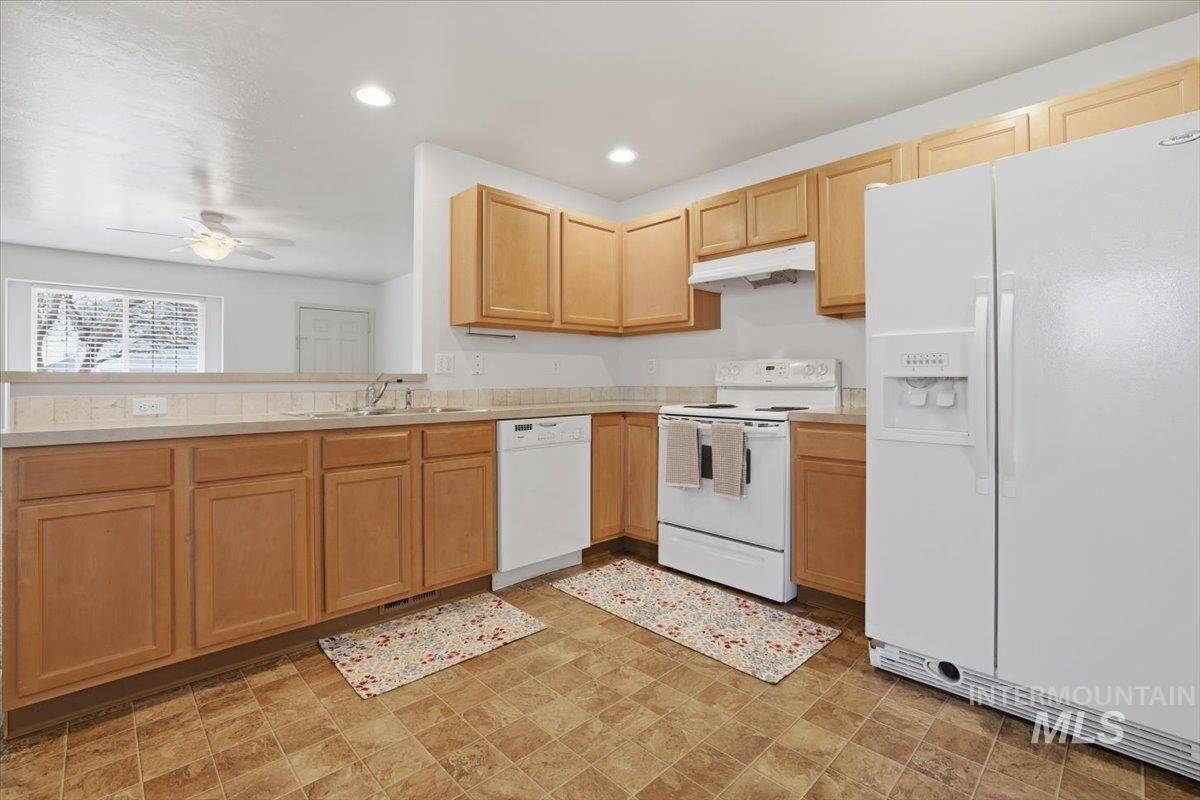 250 W White Sands Dr., Meridian, Idaho 83646, 3 Bedrooms, 2 Bathrooms, Residential For Sale, Price $409,999,MLS 98975312