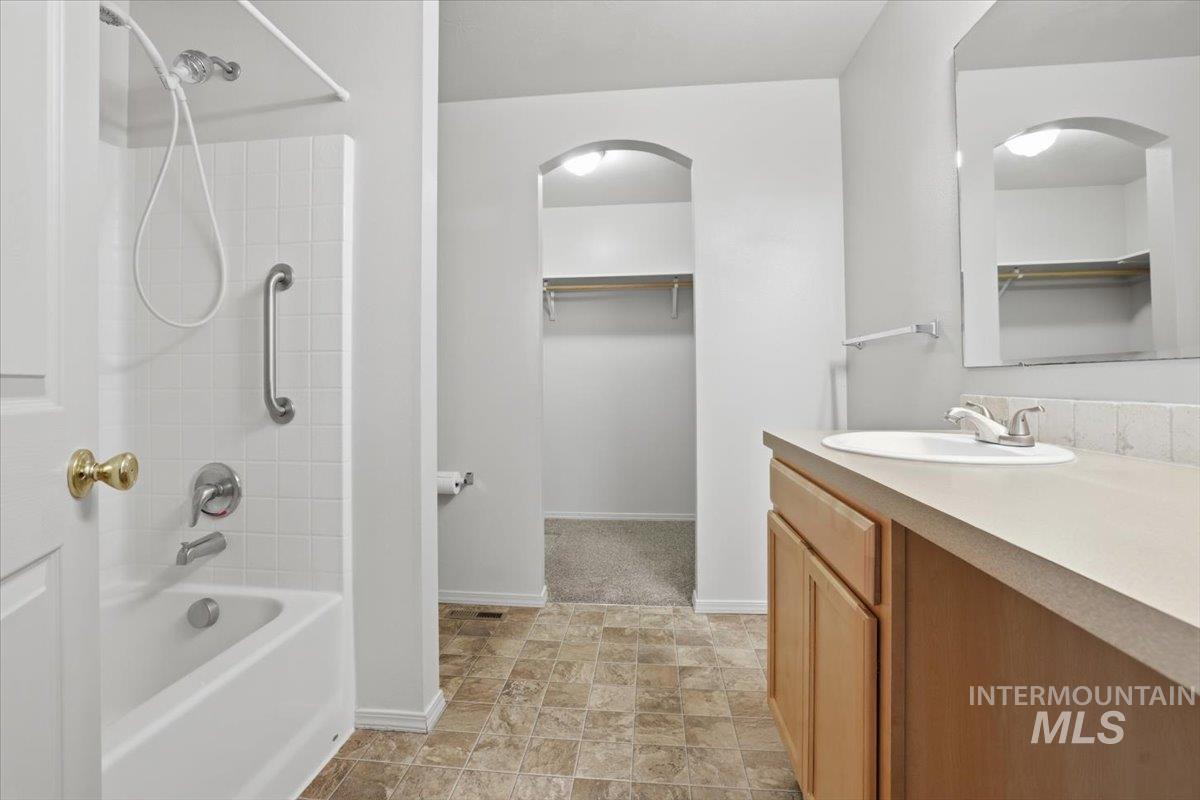 250 W White Sands Dr., Meridian, Idaho 83646, 3 Bedrooms, 2 Bathrooms, Residential For Sale, Price $409,999,MLS 98975312