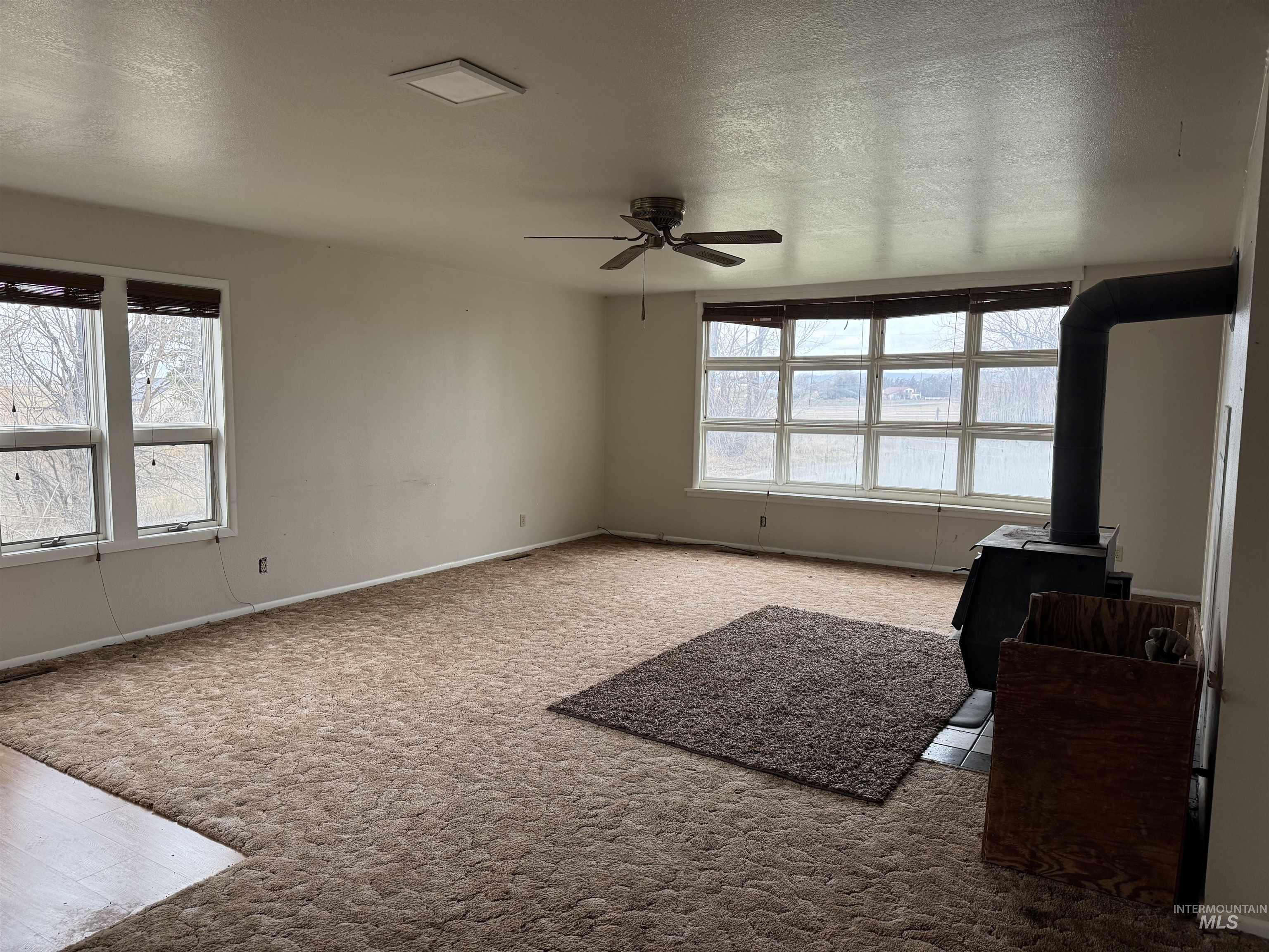 755 E 1950 S, Bliss, Idaho 83314, 2 Bedrooms, 2 Bathrooms, Residential For Sale, Price $350,000,MLS 98975313