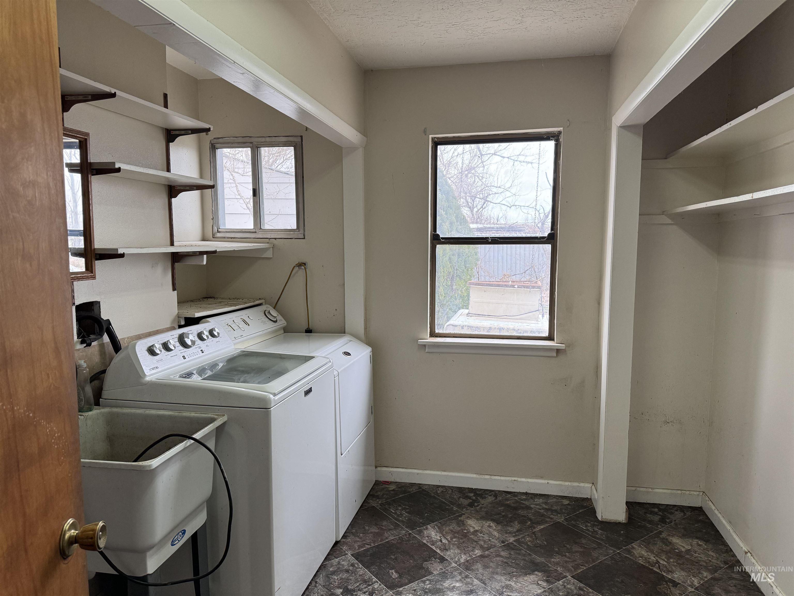 755 E 1950 S, Bliss, Idaho 83314, 2 Bedrooms, 2 Bathrooms, Residential For Sale, Price $350,000,MLS 98975313