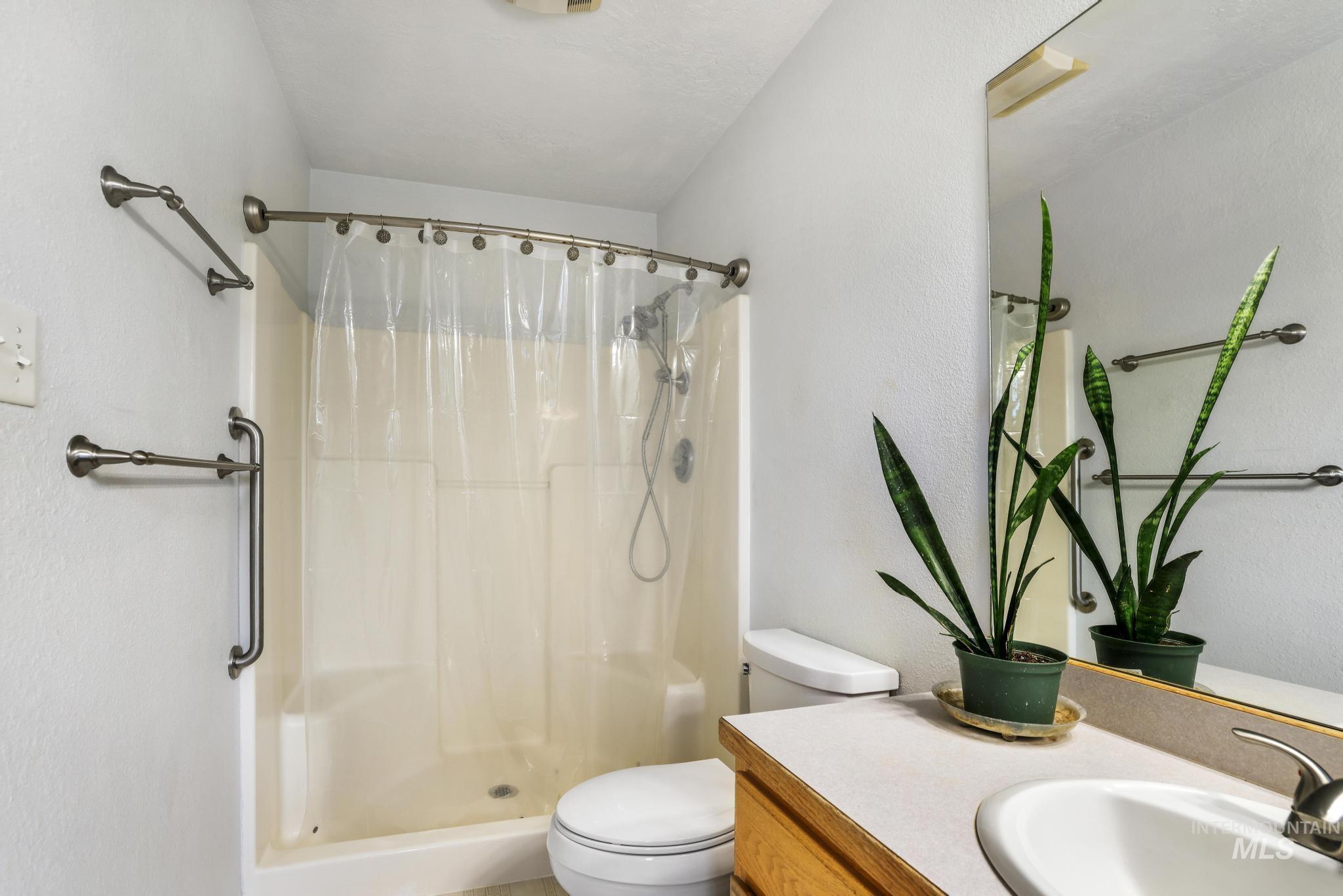 733 Oleary Way, Twin Falls, Idaho 83301-8235, 3 Bedrooms, 2 Bathrooms, Residential For Sale, Price $349,900,MLS 98975315