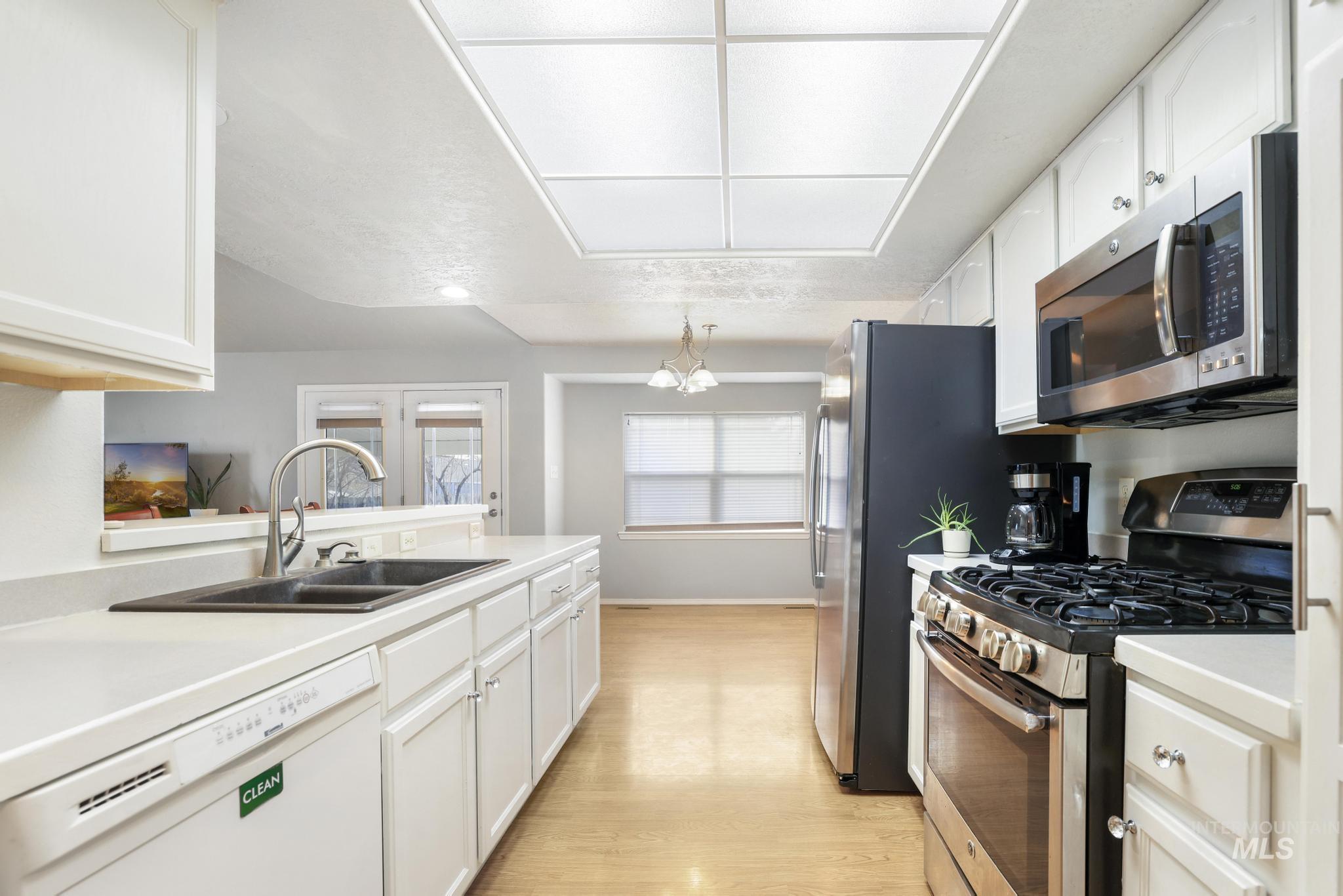 733 Oleary Way, Twin Falls, Idaho 83301-8235, 3 Bedrooms, 2 Bathrooms, Residential For Sale, Price $349,900,MLS 98975315