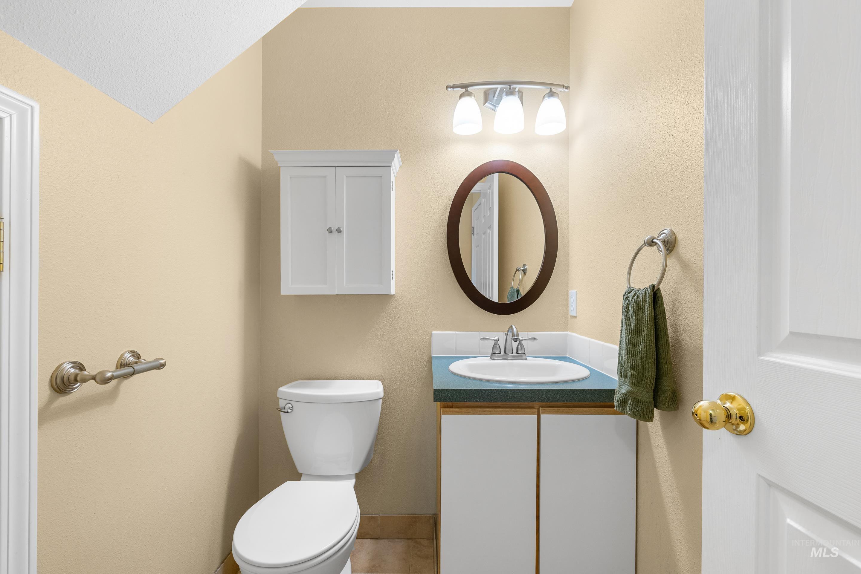 3962 W Adobe ct, Boise, Idaho 83705, 2 Bedrooms, 2 Bathrooms, Residential For Sale, Price $345,000,MLS 98975316