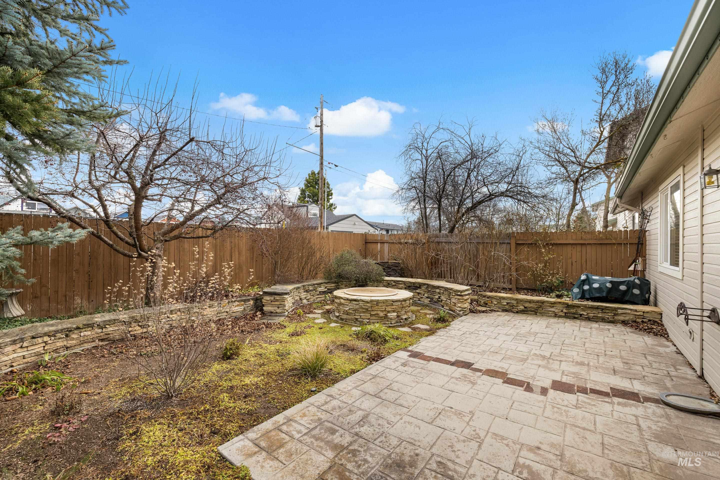 3962 W Adobe ct, Boise, Idaho 83705, 2 Bedrooms, 2 Bathrooms, Residential For Sale, Price $345,000,MLS 98975316