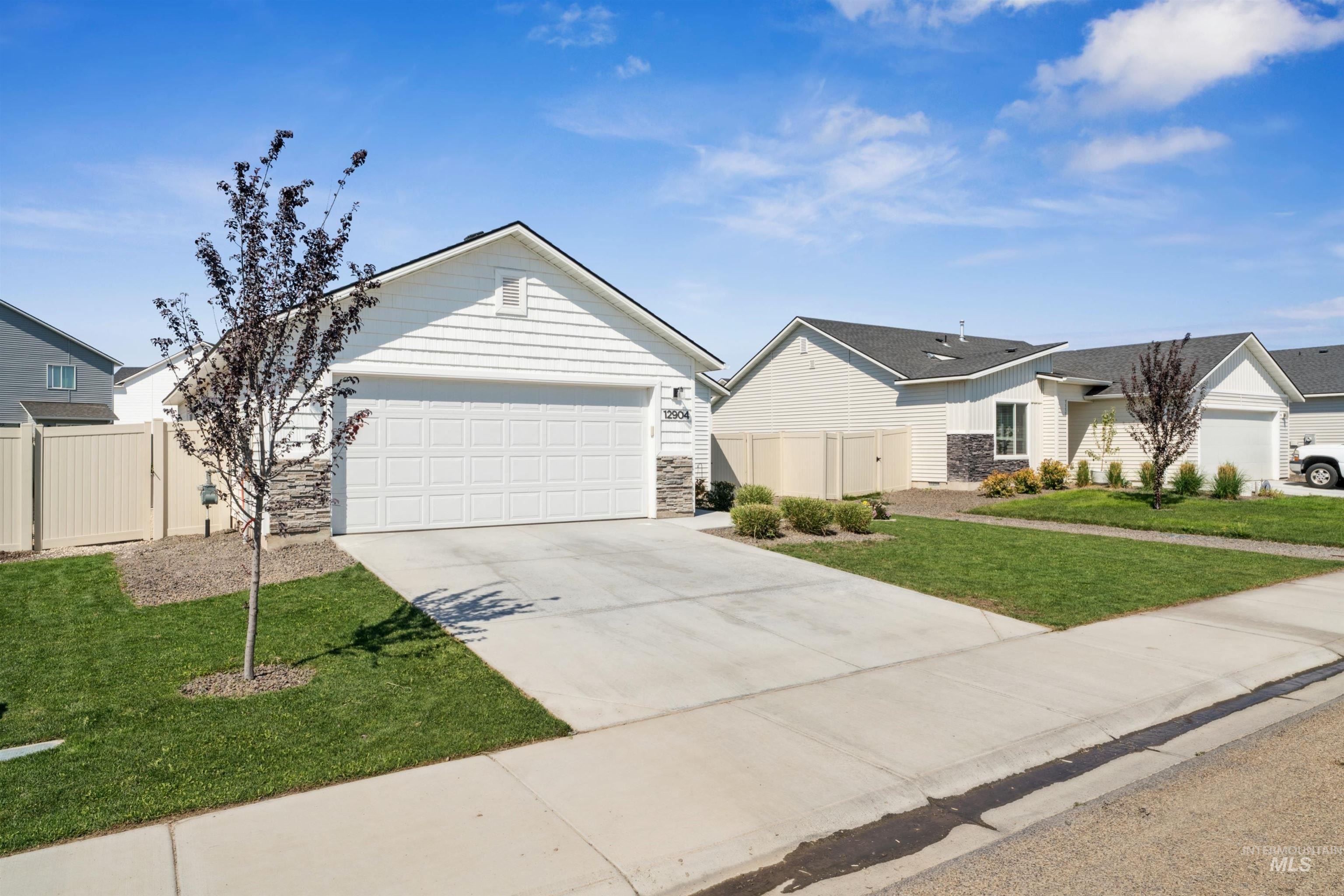 12904 Ashfield St, Caldwell, Idaho 83607, 3 Bedrooms, 2 Bathrooms, Residential For Sale, Price $369,990,MLS 98975328