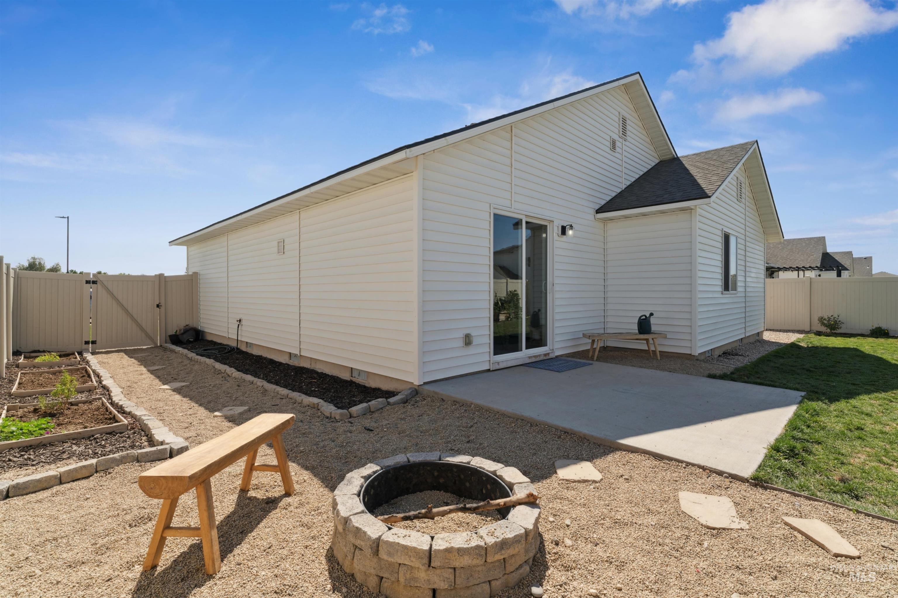 12904 Ashfield St, Caldwell, Idaho 83607, 3 Bedrooms, 2 Bathrooms, Residential For Sale, Price $369,990,MLS 98975328