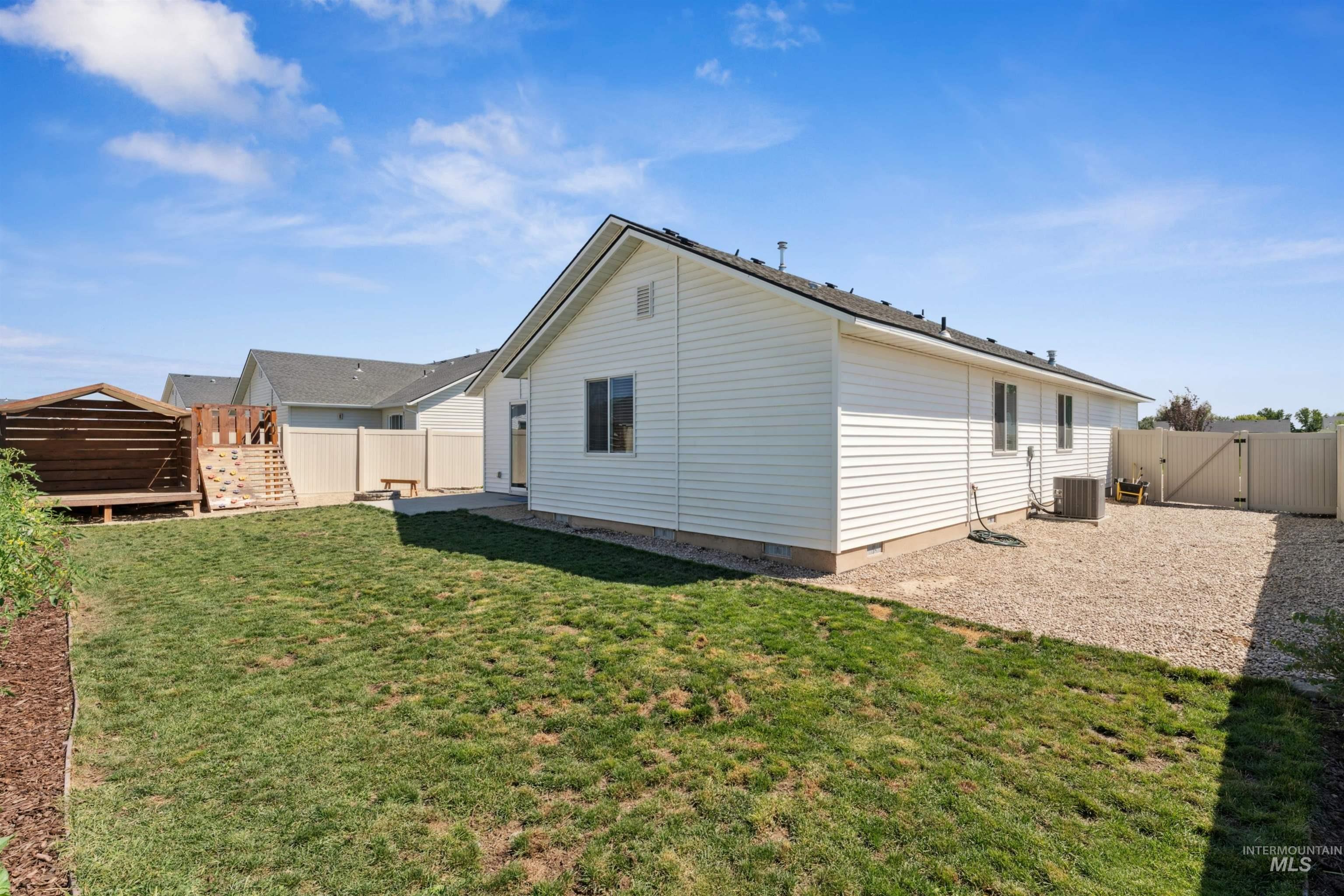 12904 Ashfield St, Caldwell, Idaho 83607, 3 Bedrooms, 2 Bathrooms, Residential For Sale, Price $369,990,MLS 98975328