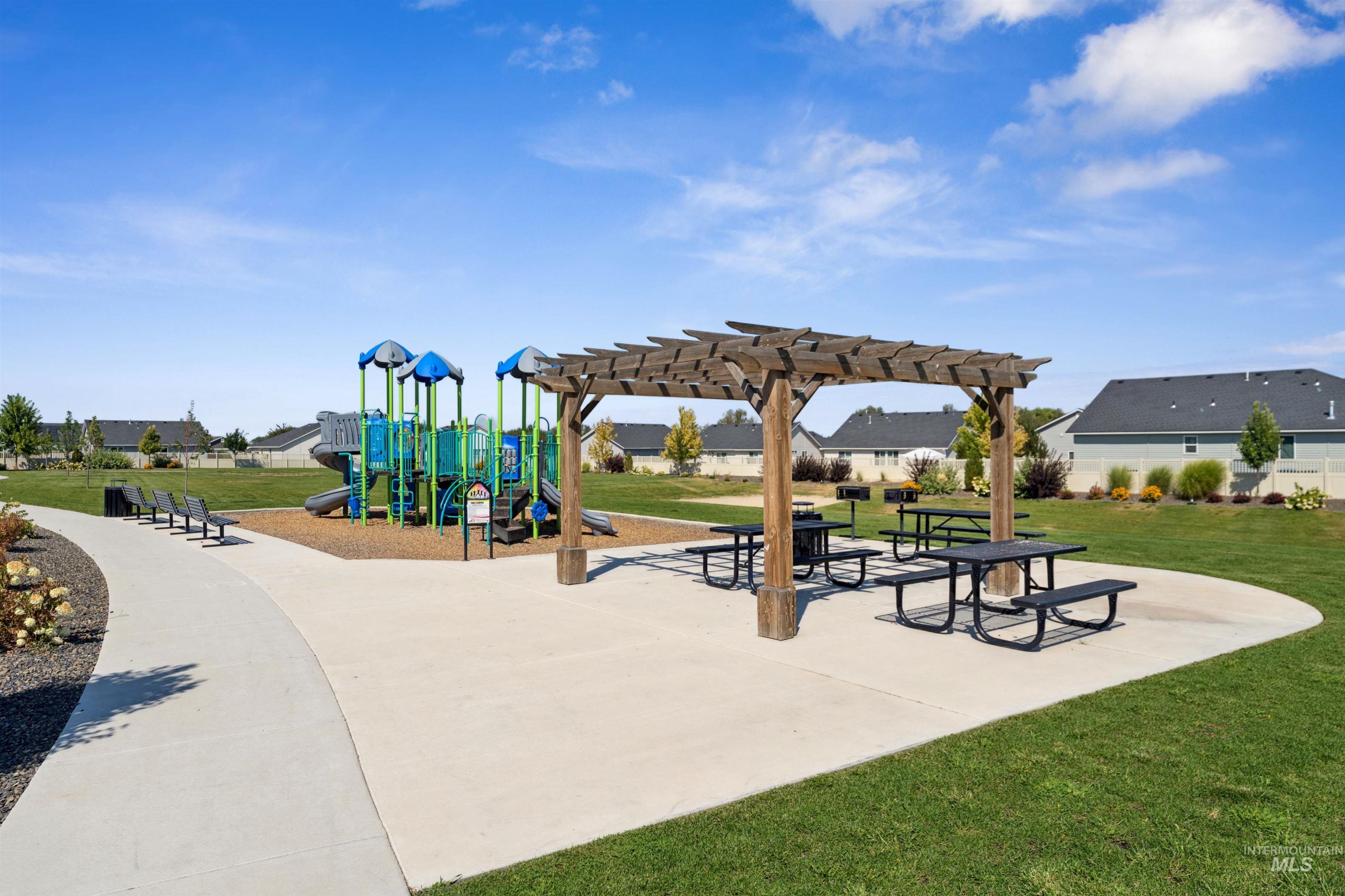 12904 Ashfield St, Caldwell, Idaho 83607, 3 Bedrooms, 2 Bathrooms, Residential For Sale, Price $369,990,MLS 98975328