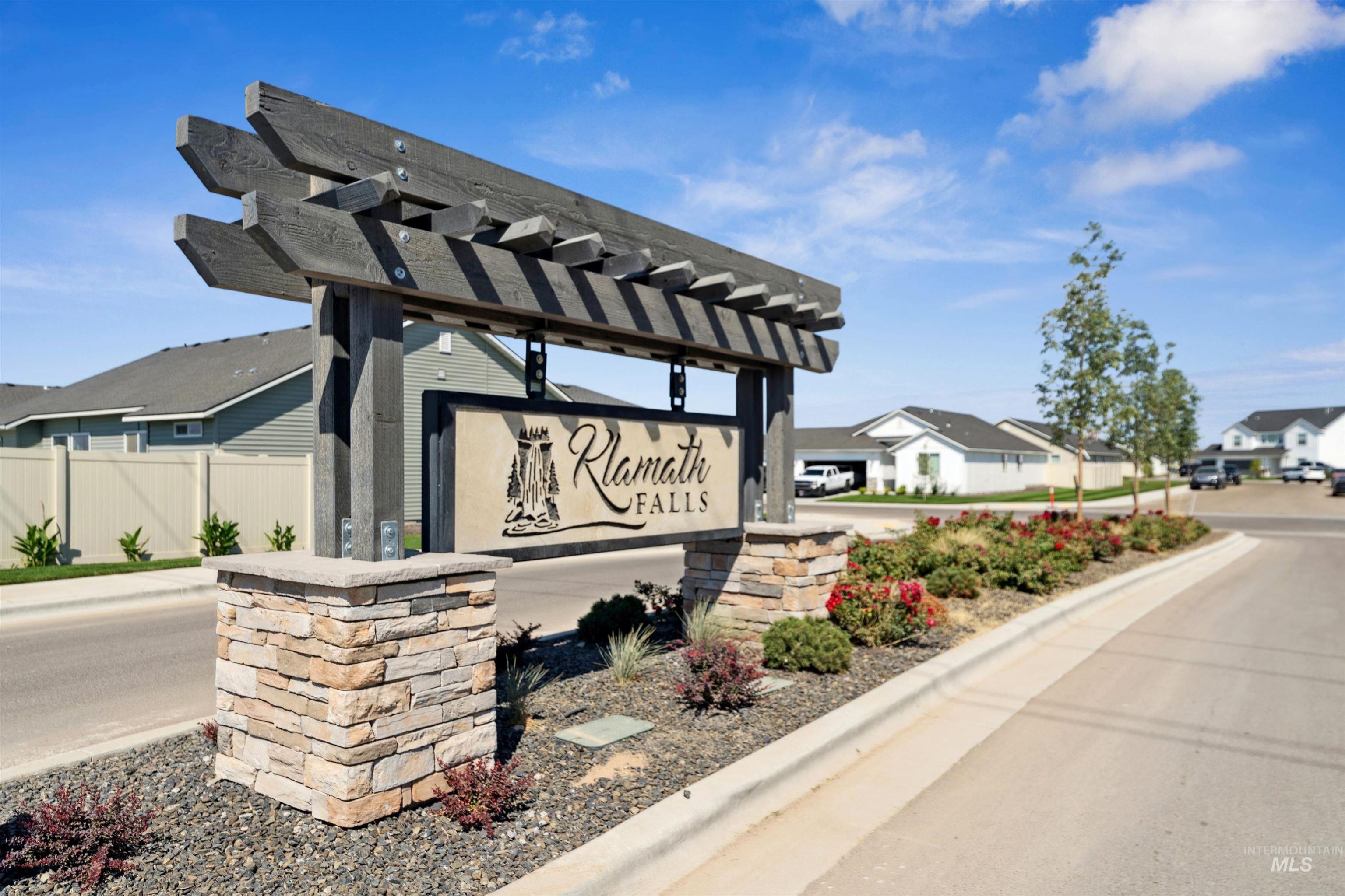 12904 Ashfield St, Caldwell, Idaho 83607, 3 Bedrooms, 2 Bathrooms, Residential For Sale, Price $369,990,MLS 98975328