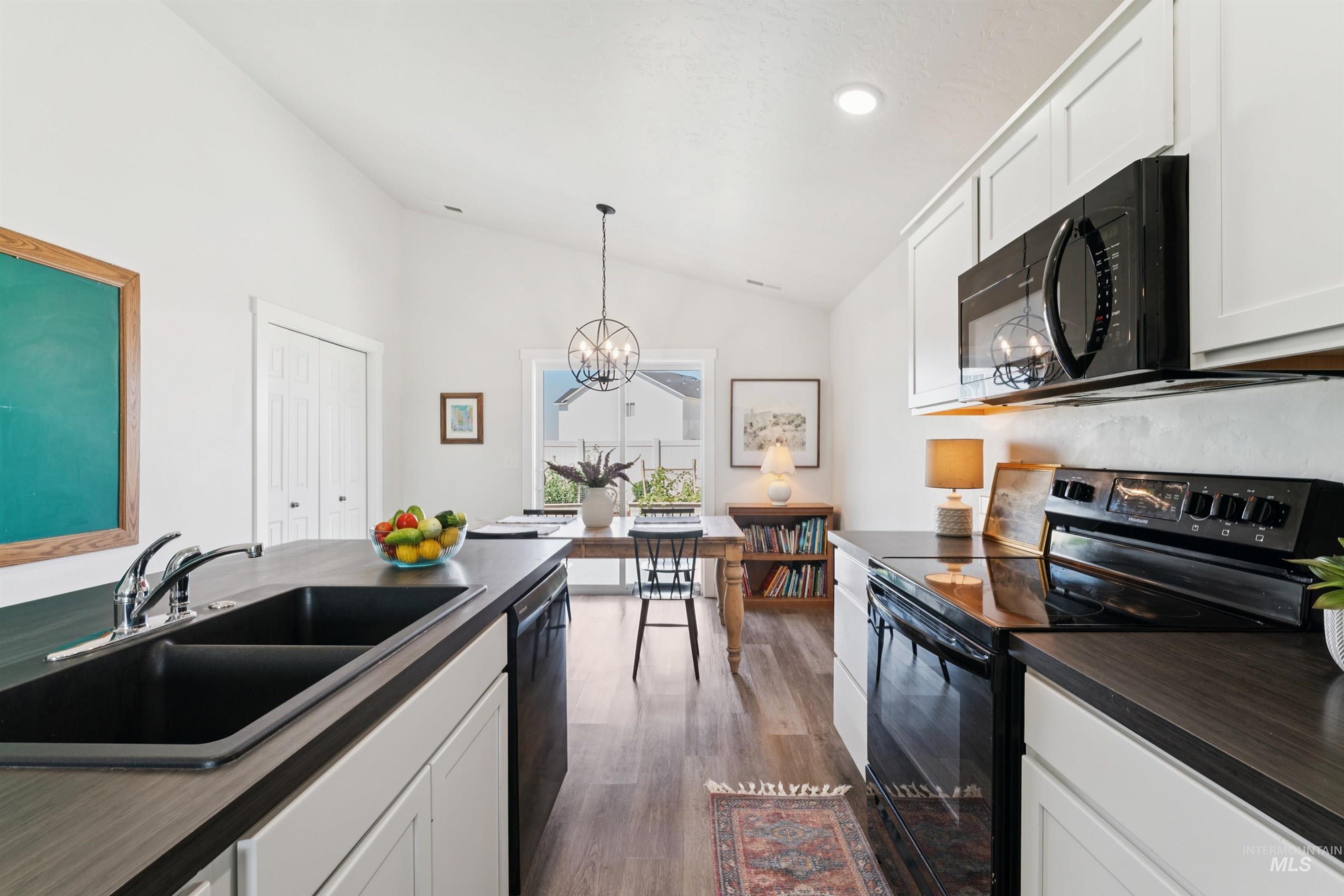 12904 Ashfield St, Caldwell, Idaho 83607, 3 Bedrooms, 2 Bathrooms, Residential For Sale, Price $369,990,MLS 98975328