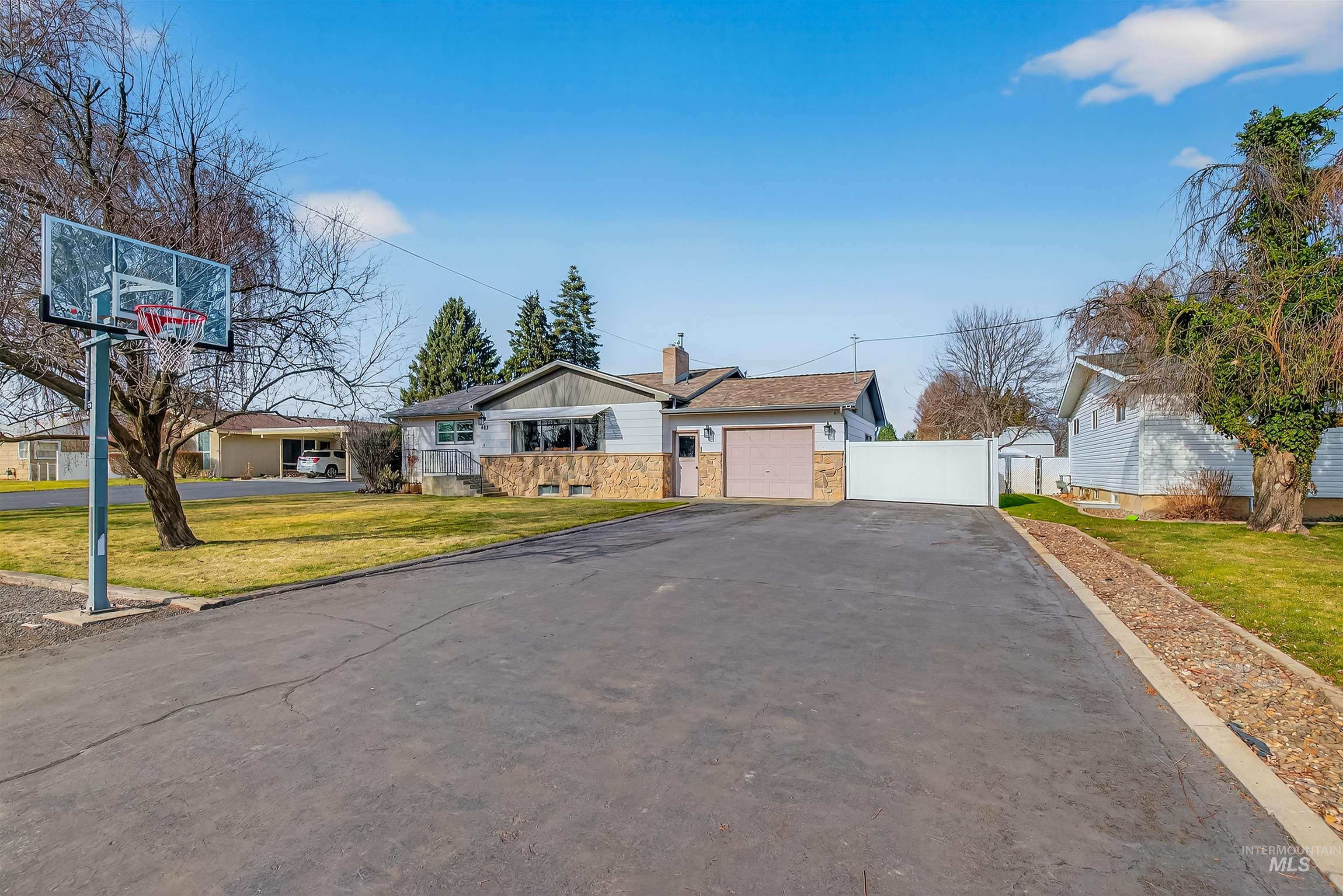 917 Cedar Avenue, Lewiston, Idaho 83501, 4 Bedrooms, 2.5 Bathrooms, Residential For Sale, Price $689,900, 98975331