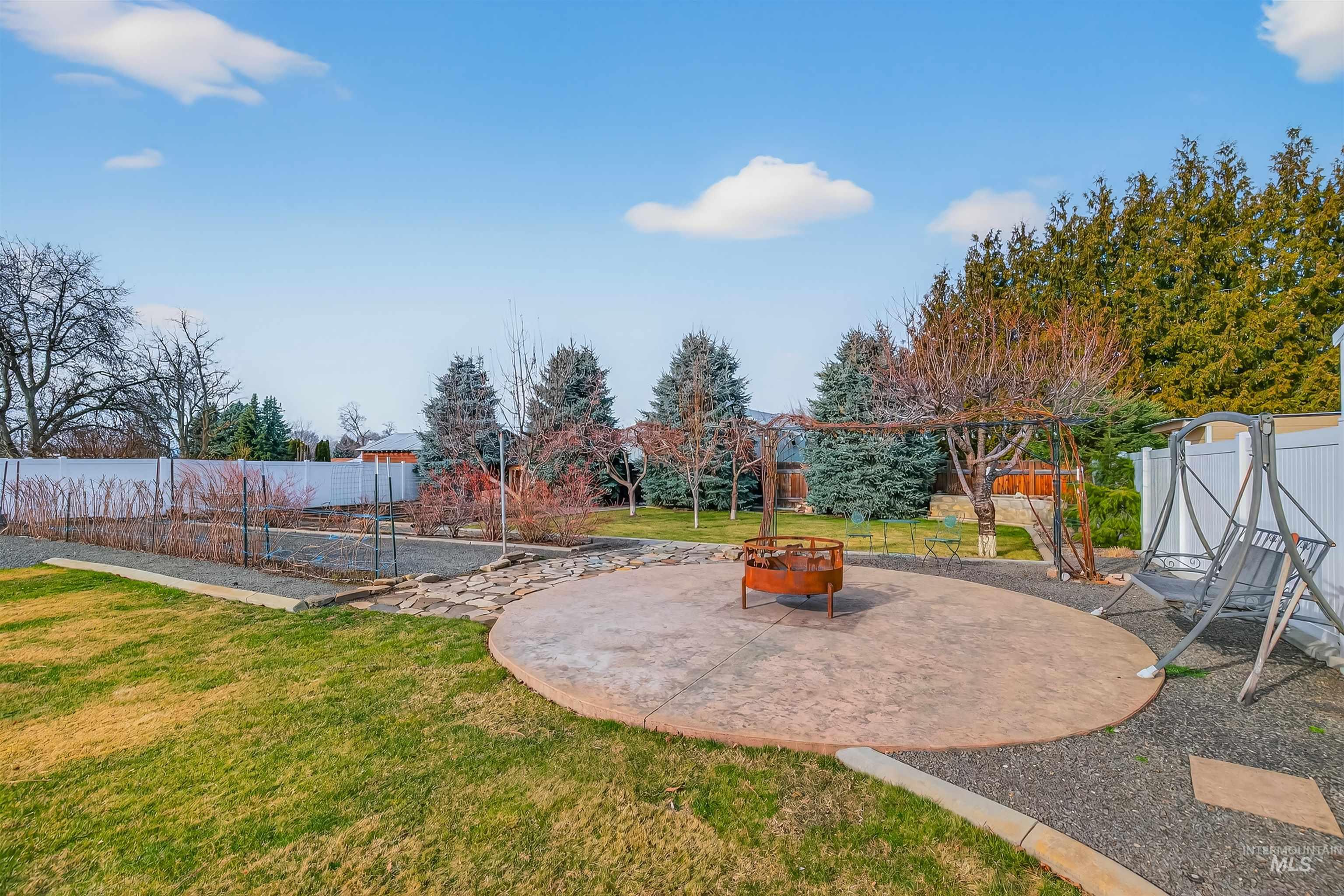 917 Cedar Avenue, Lewiston, Idaho 83501, 4 Bedrooms, 2.5 Bathrooms, Residential For Sale, Price $689,900, 98975331