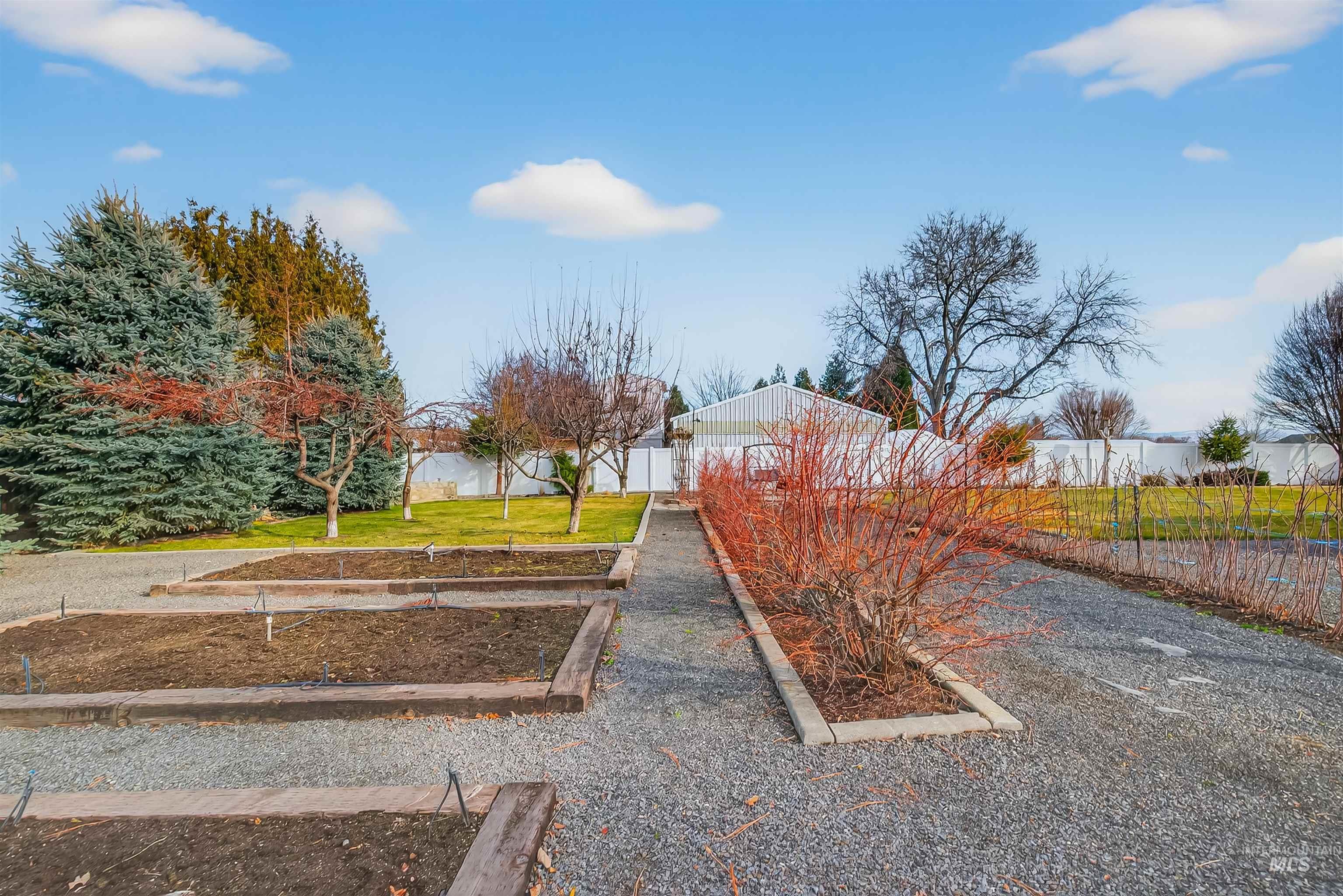 917 Cedar Avenue, Lewiston, Idaho 83501, 4 Bedrooms, 2.5 Bathrooms, Residential For Sale, Price $689,900, 98975331