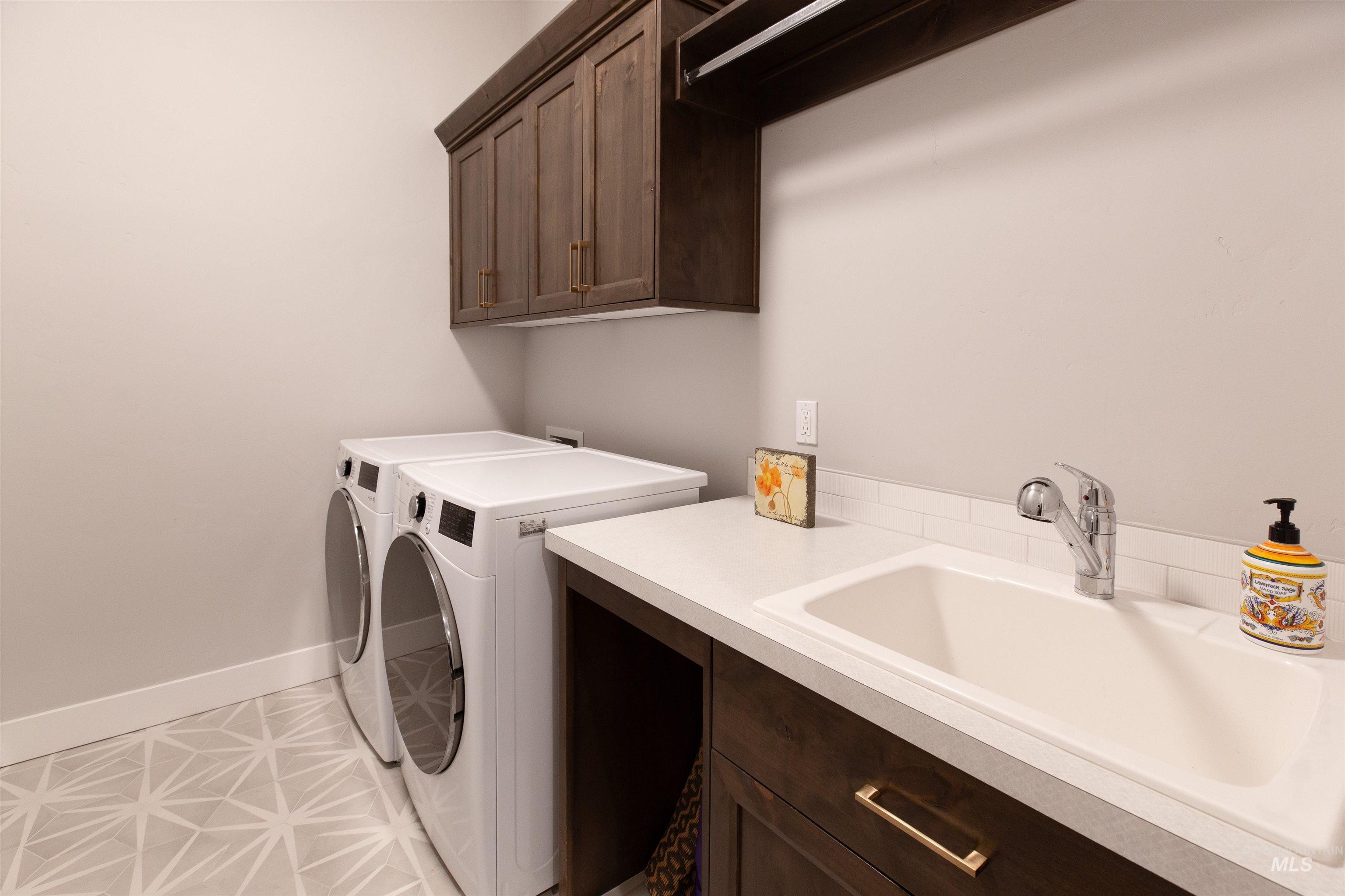 6121 S Cubola Way, Meridian, Idaho 83642, 4 Bedrooms, 2.5 Bathrooms, Residential For Sale, Price $879,000,MLS 98975338