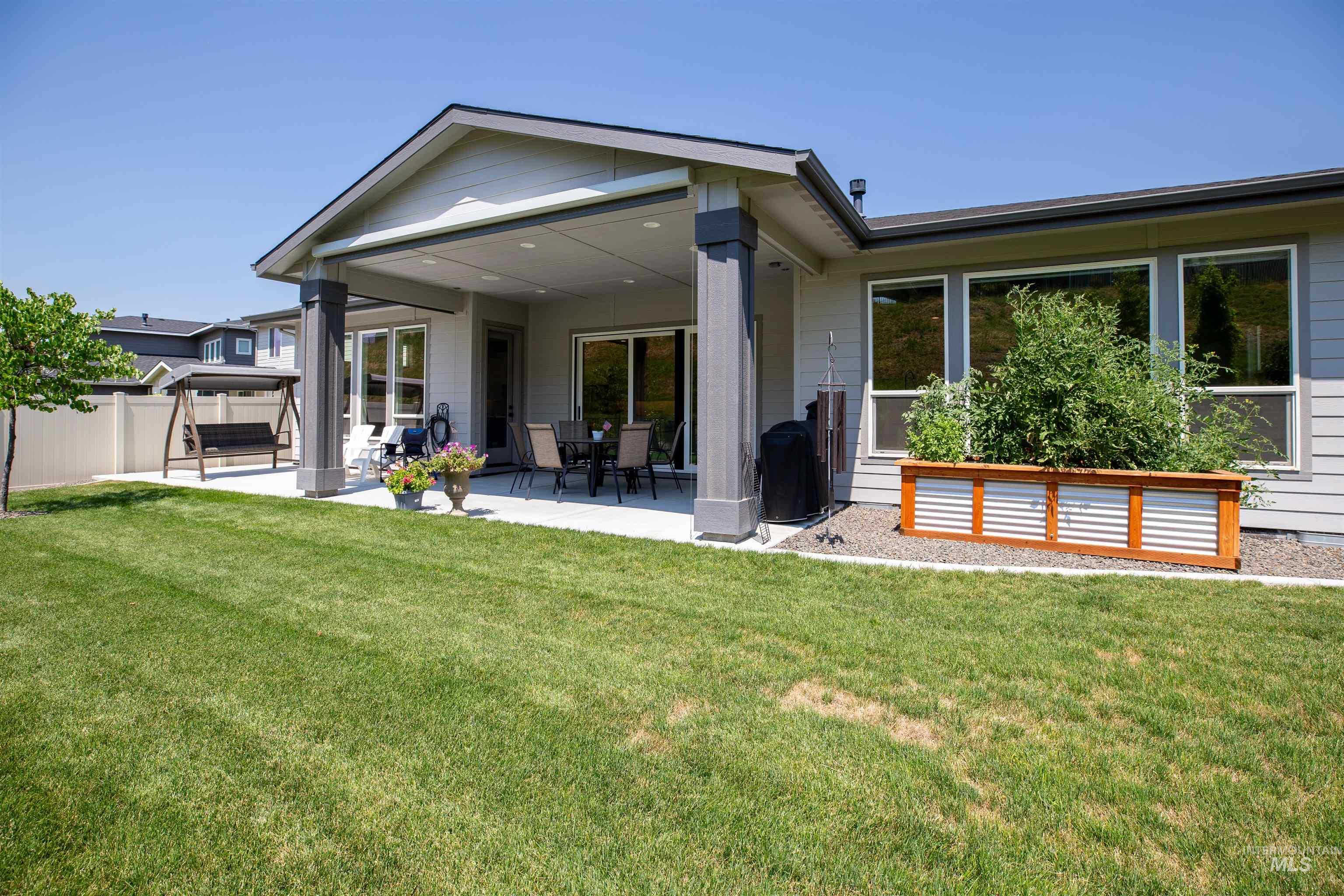 6121 S Cubola Way, Meridian, Idaho 83642, 4 Bedrooms, 2.5 Bathrooms, Residential For Sale, Price $879,000,MLS 98975338