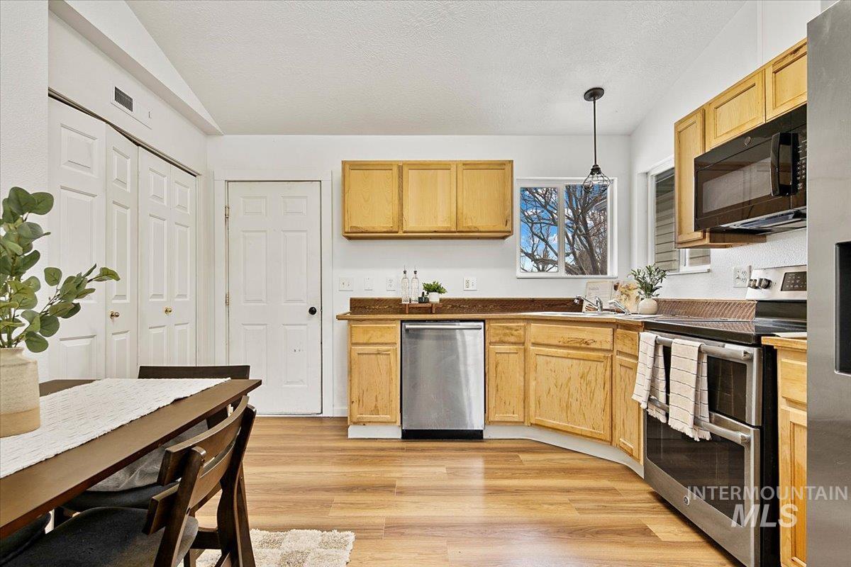 2610 Grouse, Caldwell, Idaho 83605, 3 Bedrooms, 2 Bathrooms, Residential For Sale, Price $320,000,MLS 98975339