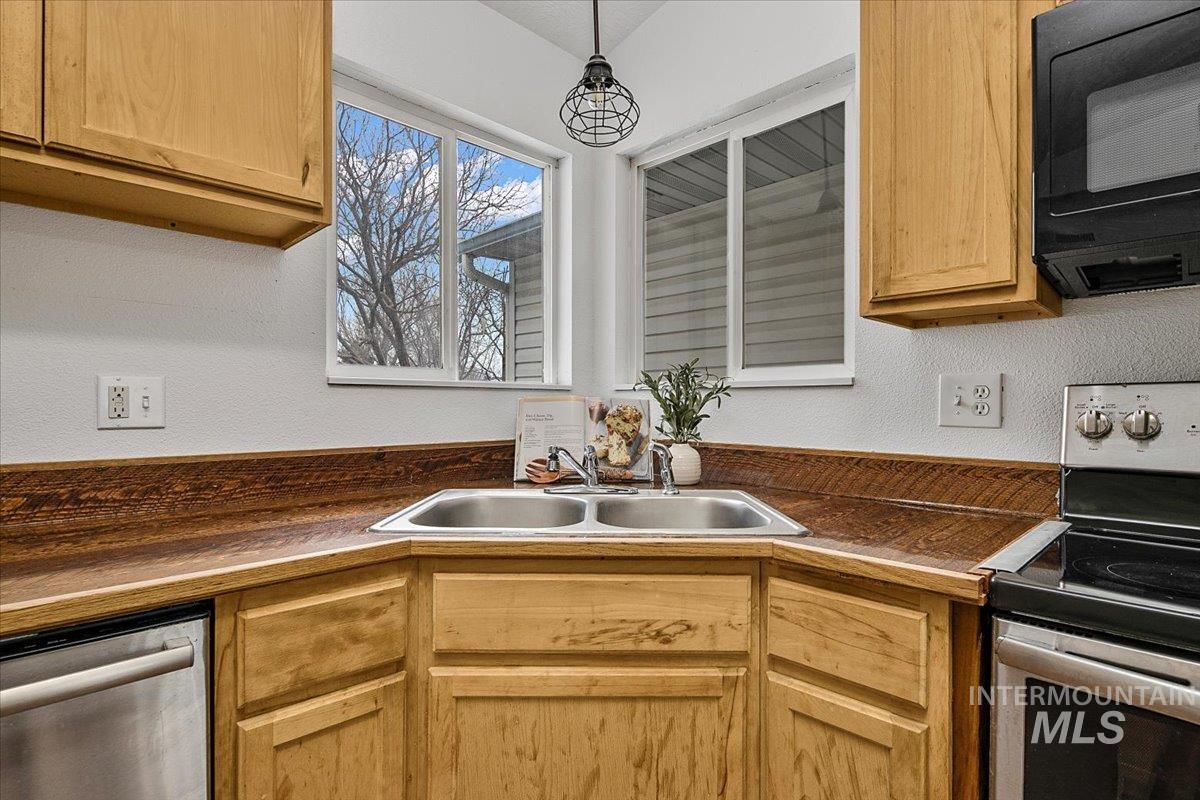 2610 Grouse, Caldwell, Idaho 83605, 3 Bedrooms, 2 Bathrooms, Residential For Sale, Price $320,000,MLS 98975339