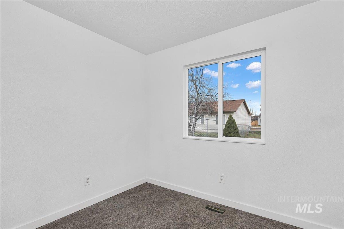 2610 Grouse, Caldwell, Idaho 83605, 3 Bedrooms, 2 Bathrooms, Residential For Sale, Price $320,000,MLS 98975339